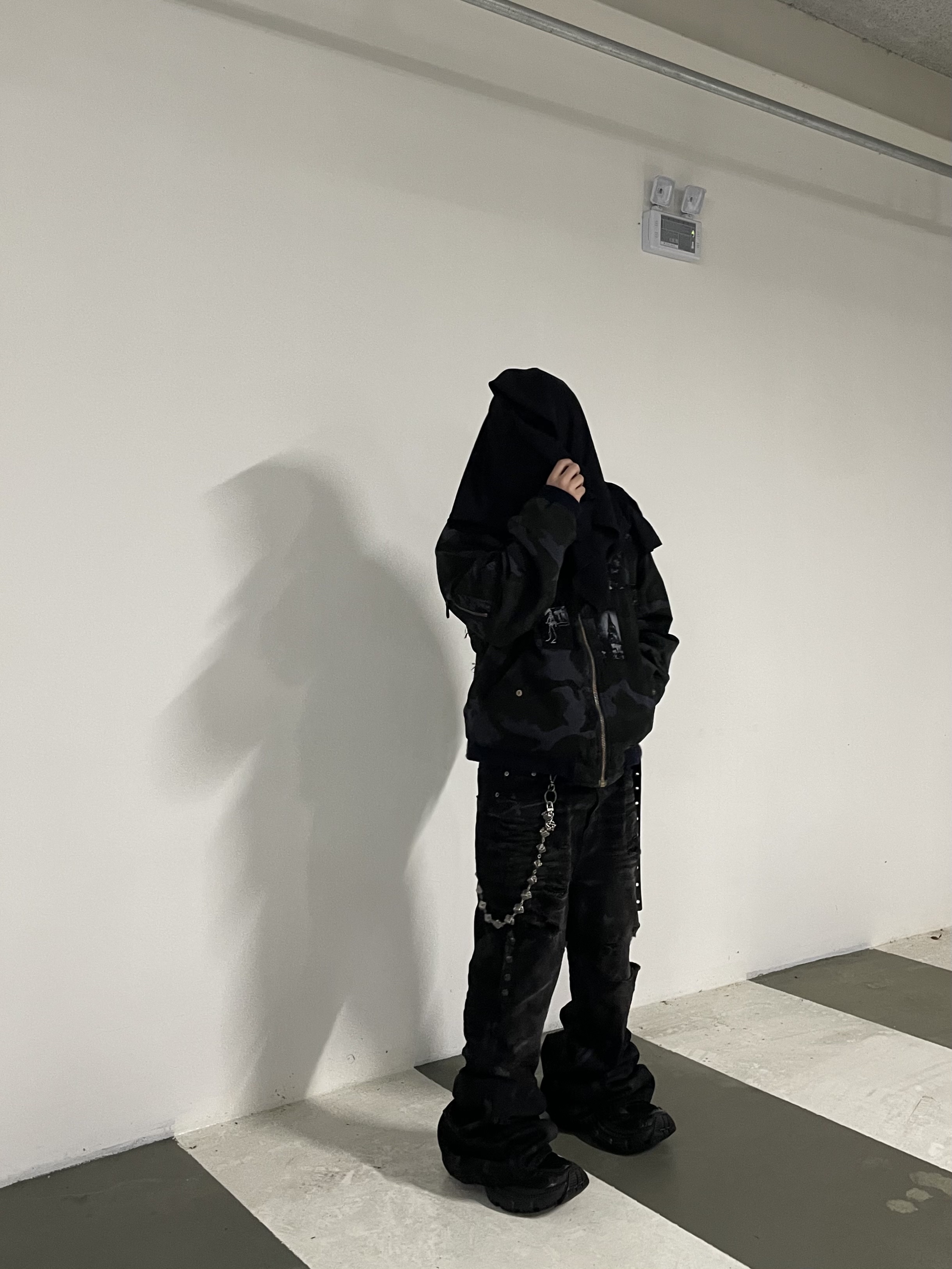 Balenciaga Combat Strike 20mm Boots Black, Balenciaga 10XL Sneakers Black 착용 스타일 - 3