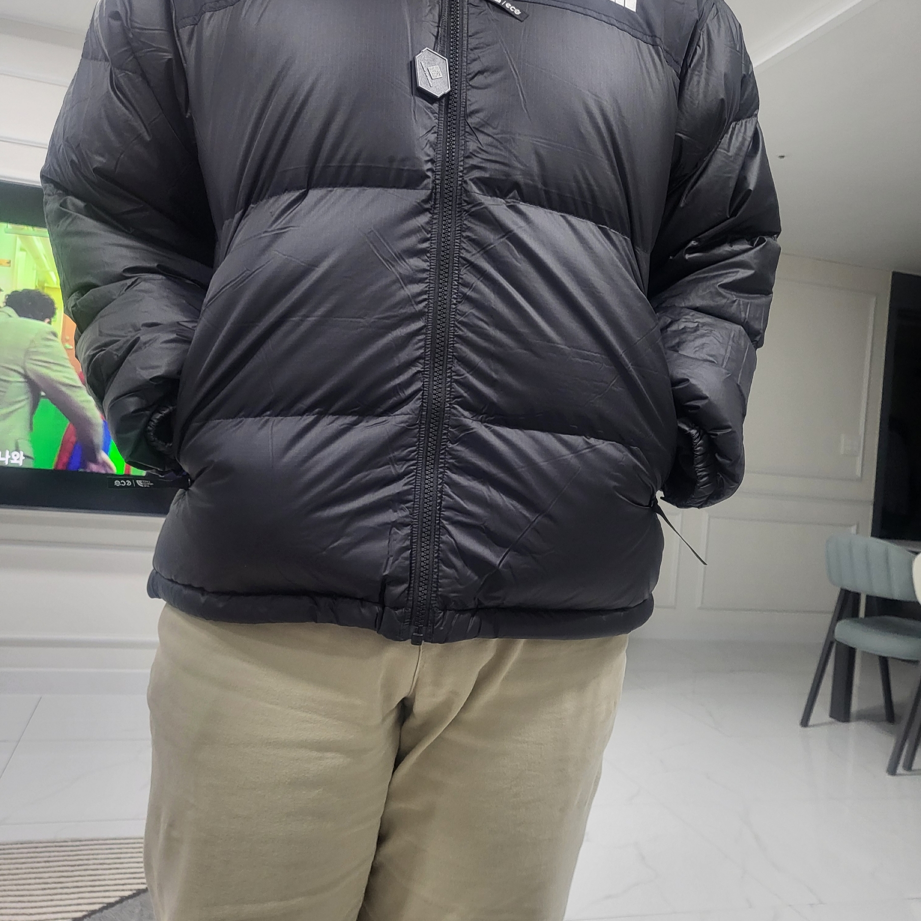 The North Face 1996 Eco Nuptse Jacket Black 착용 스타일 - 1