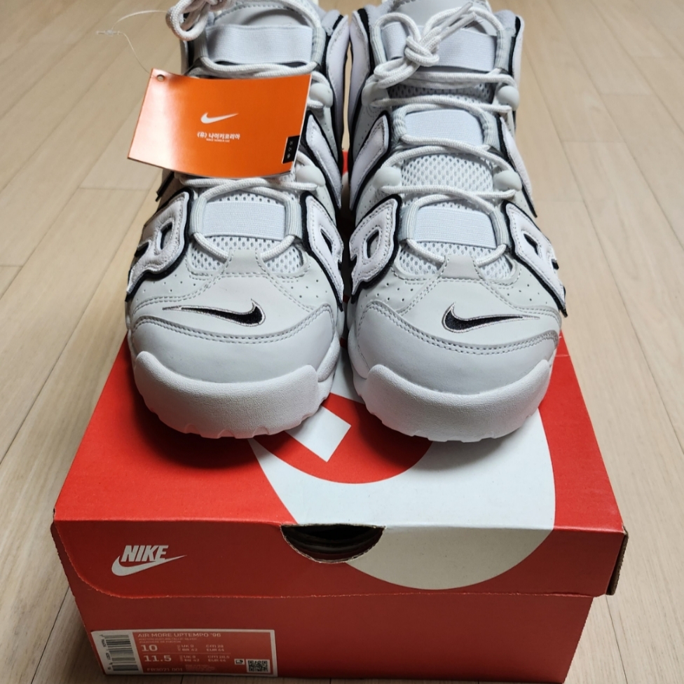 Nike Air More Uptempo Photon Dust 착용 스타일 - 3