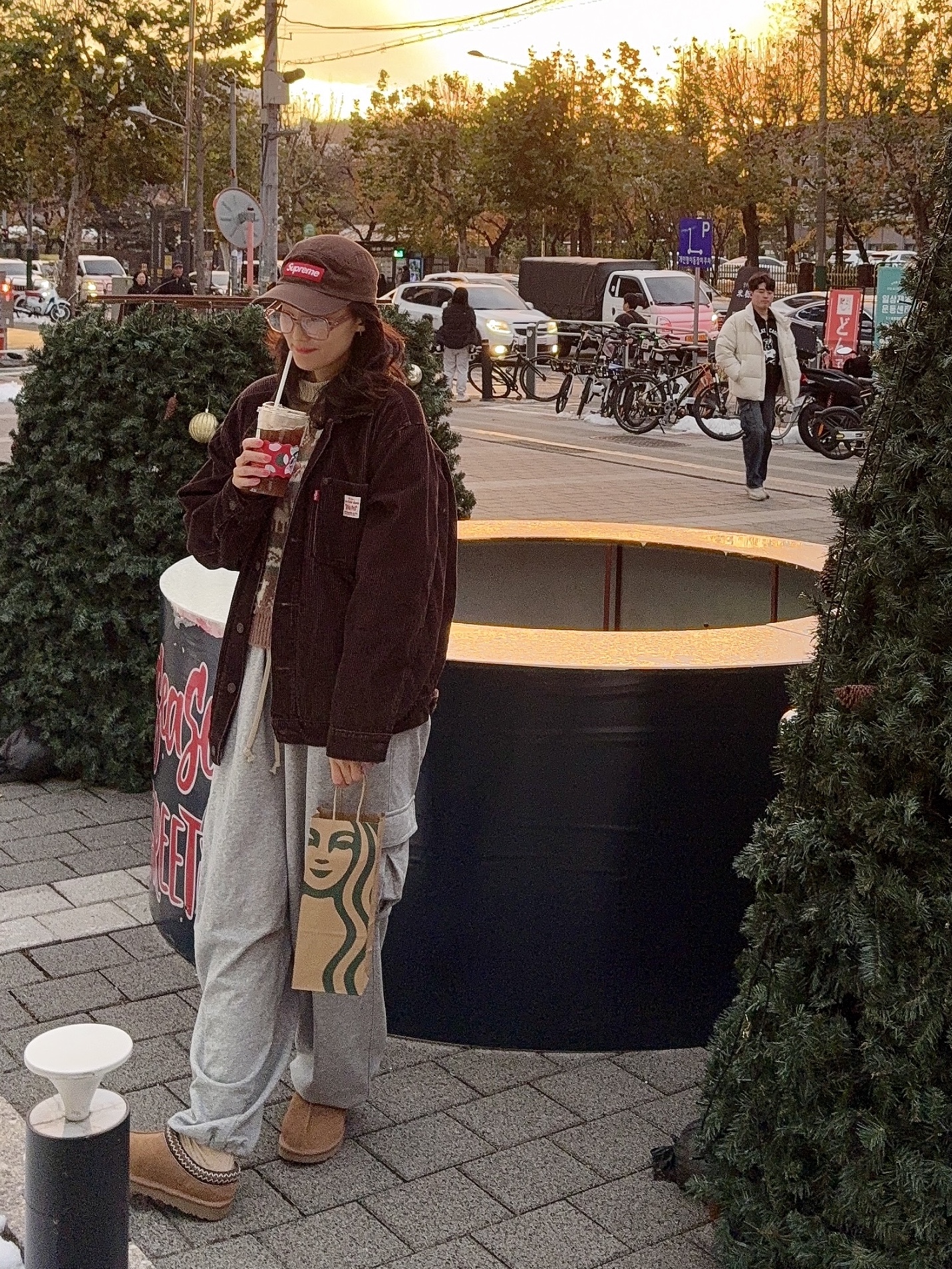 UGG Tasman Slipper Chestnut, Supreme Washed Chino Twill Camp Cap Brown - 21FW 착용 스타일 - 5