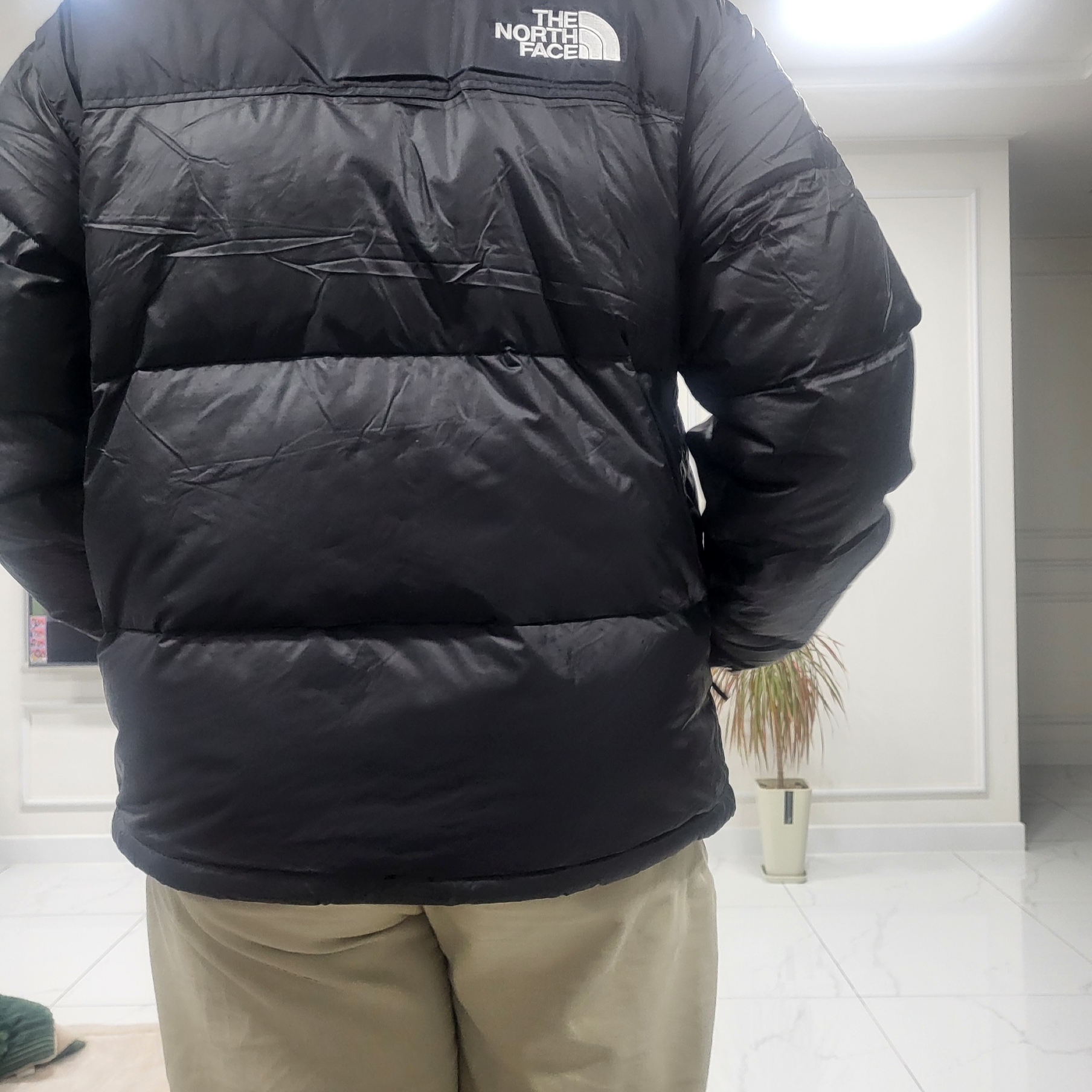 The North Face 1996 Eco Nuptse Jacket Black 착용 스타일 - 2
