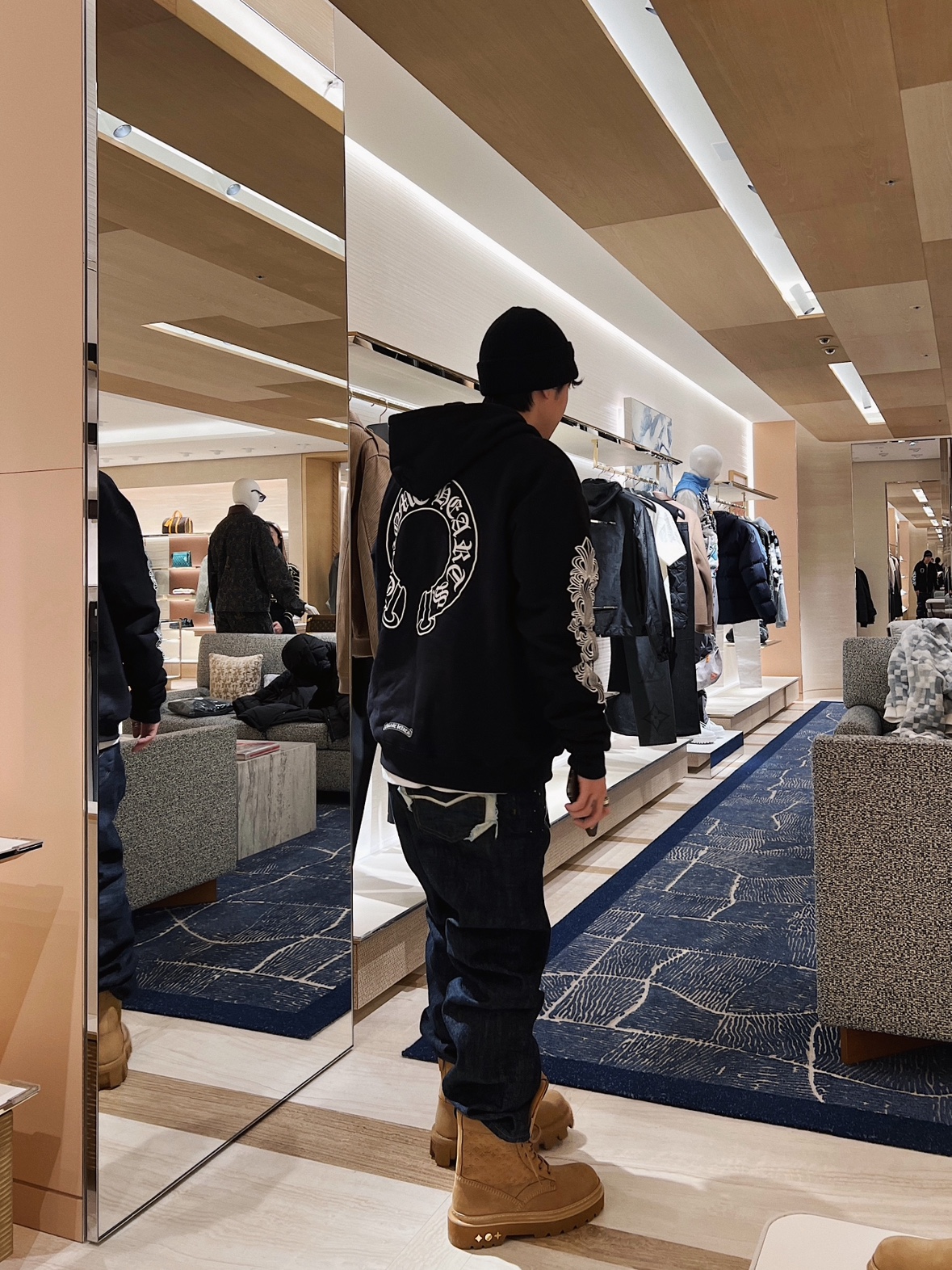 Chrome Hearts Horseshoe Floral Hoodie Black, Chrome Hearts Horseshoe Floral Fleece Zip-Up Hoodie Black 착용 스타일 - 4