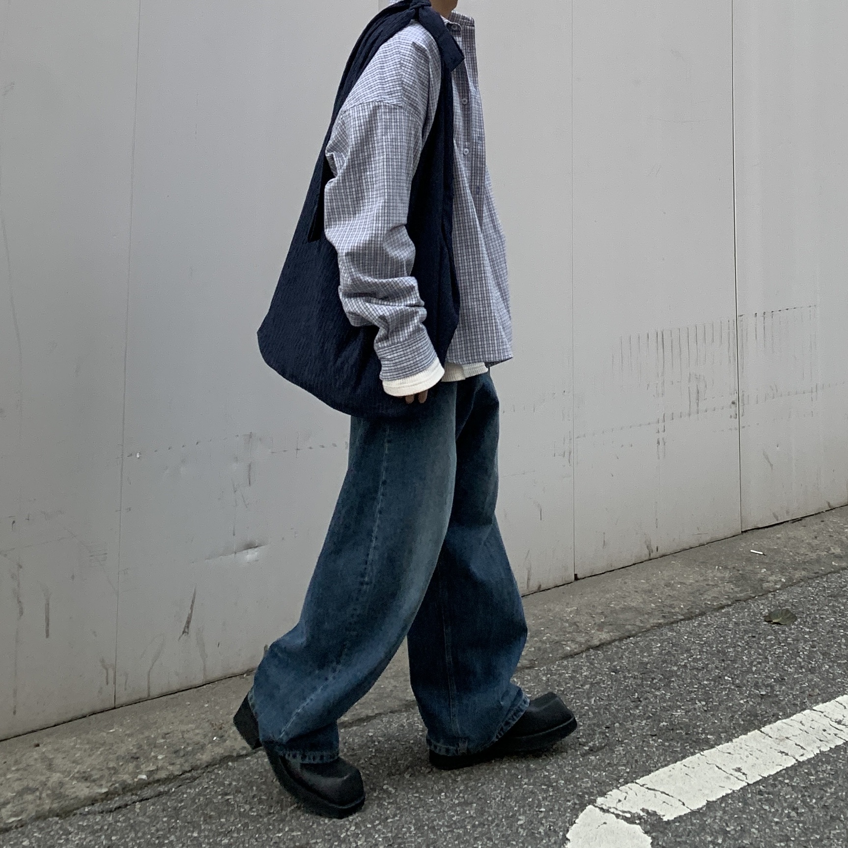 Nonnod Flexible String Check Shirt Sky Blue 착용 스타일