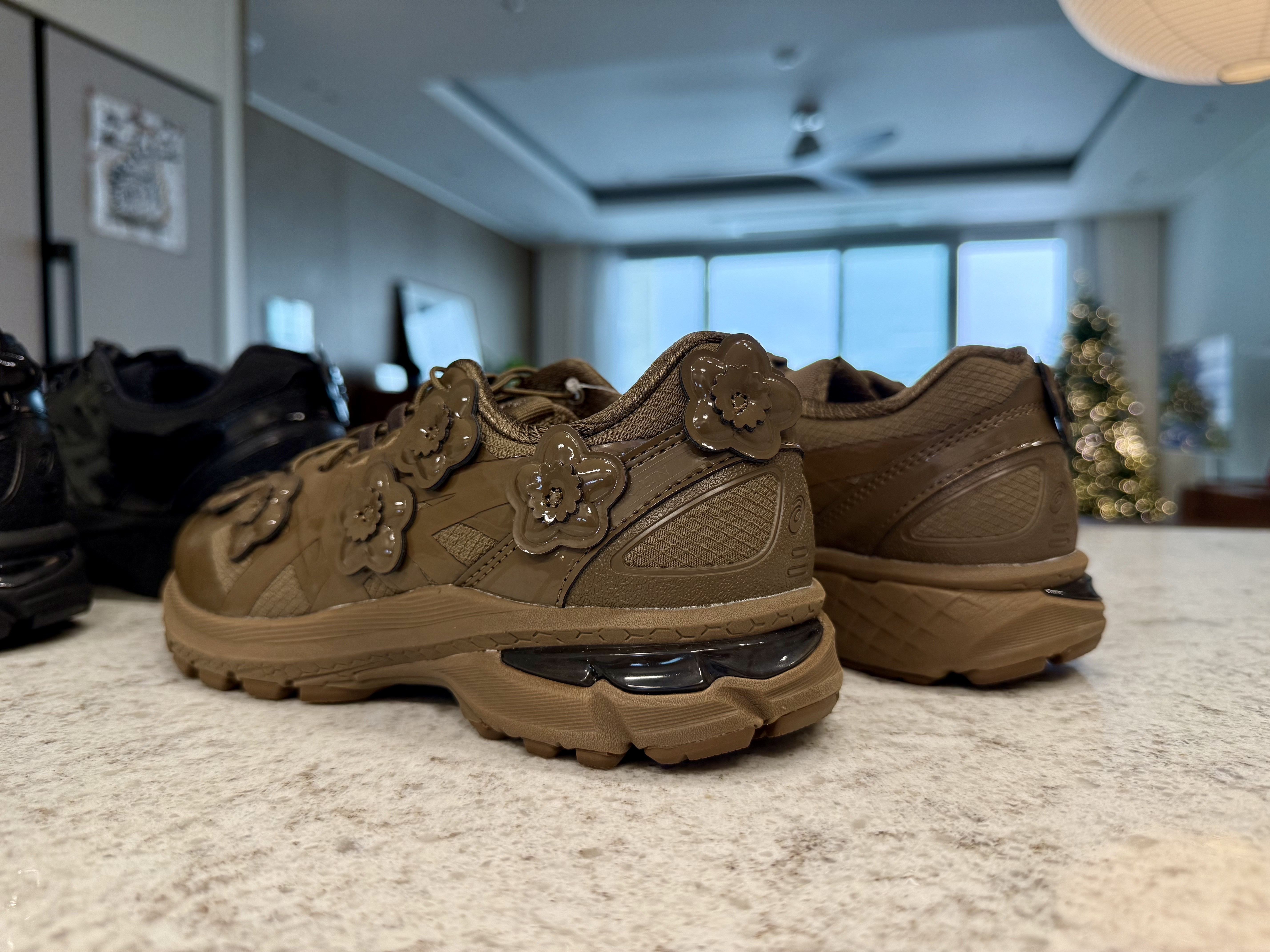 Asics x Cecilie Bahnsen Gel-Terrain Black, Asics x Cecilie Bahnsen Gel-Terrain Sepia 착용 스타일 - 7