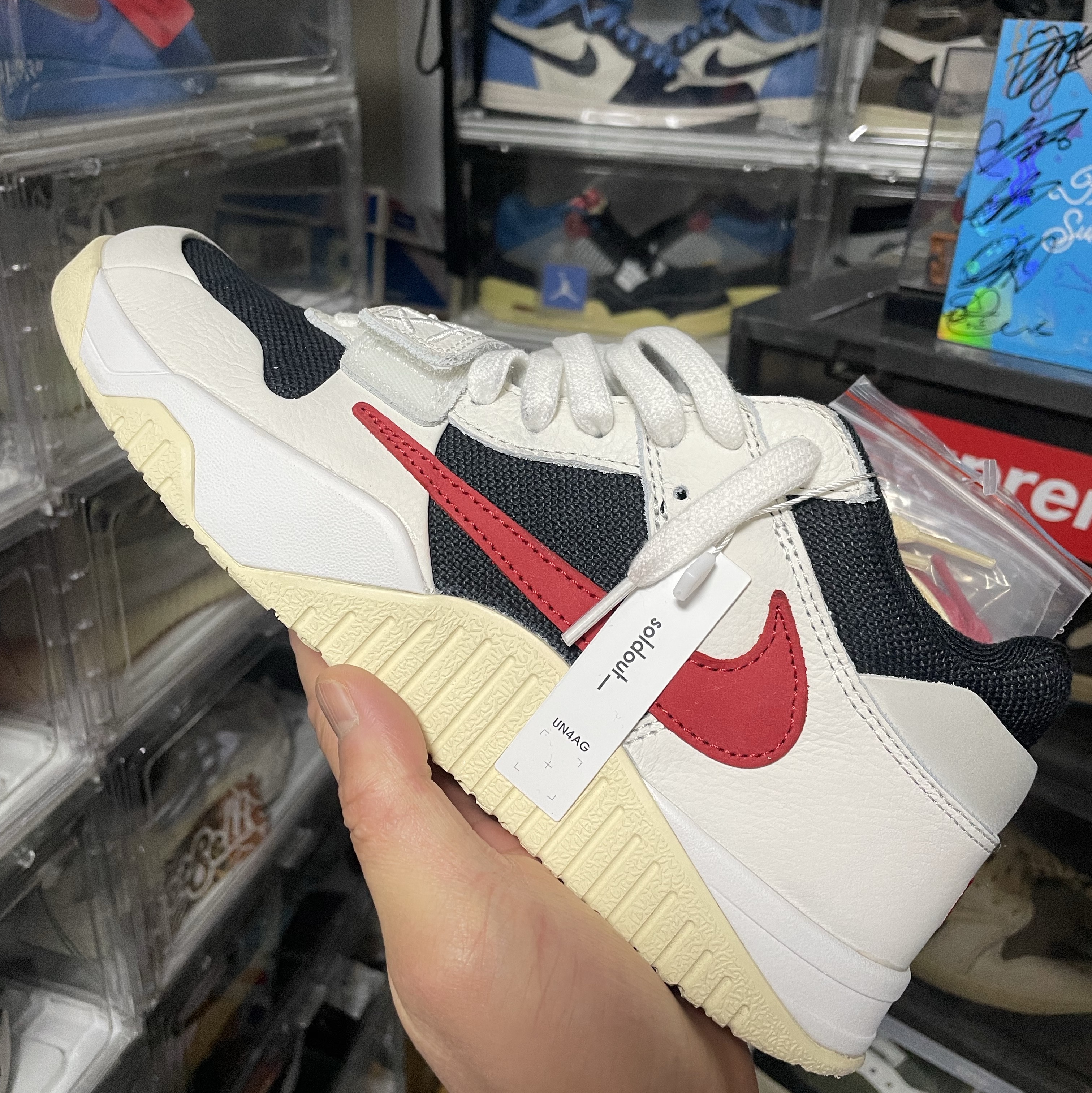 Jordan x Travis Scott Jumpman Jack TR University Red, Jordan x Travis Scott Jumpman Jack TR Black and Dark Mocha 착용 스타일 - 1