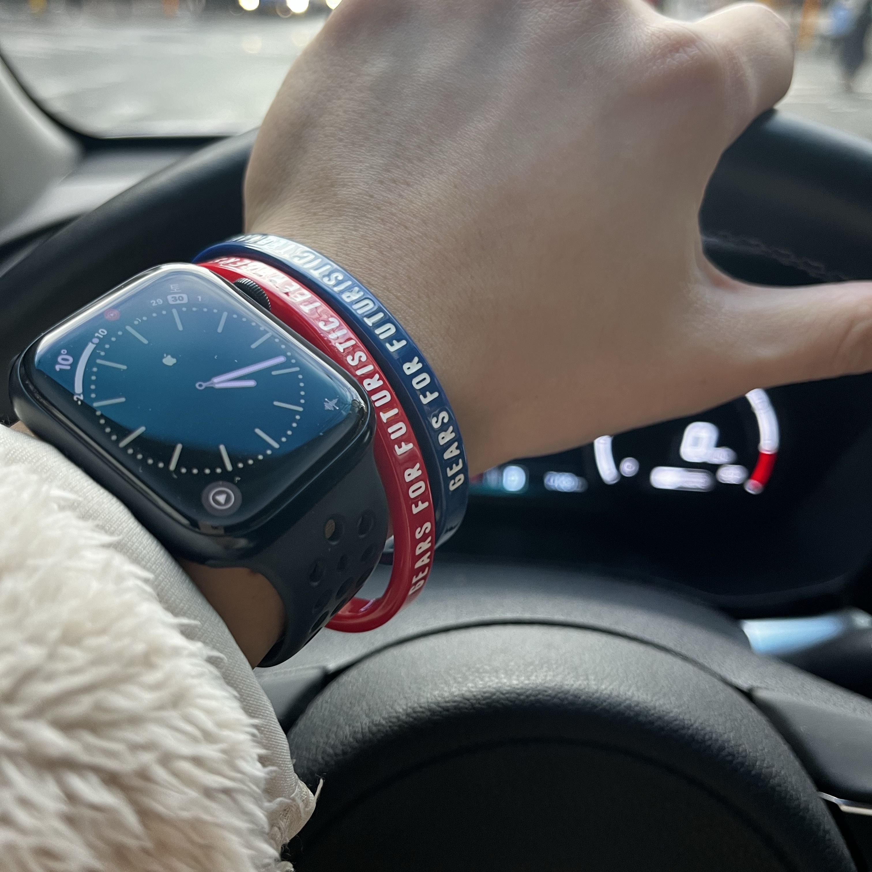 Human Made Acrylic Bangle #1 Blue, Human Made Acrylic Bangle #1 Red 착용 스타일