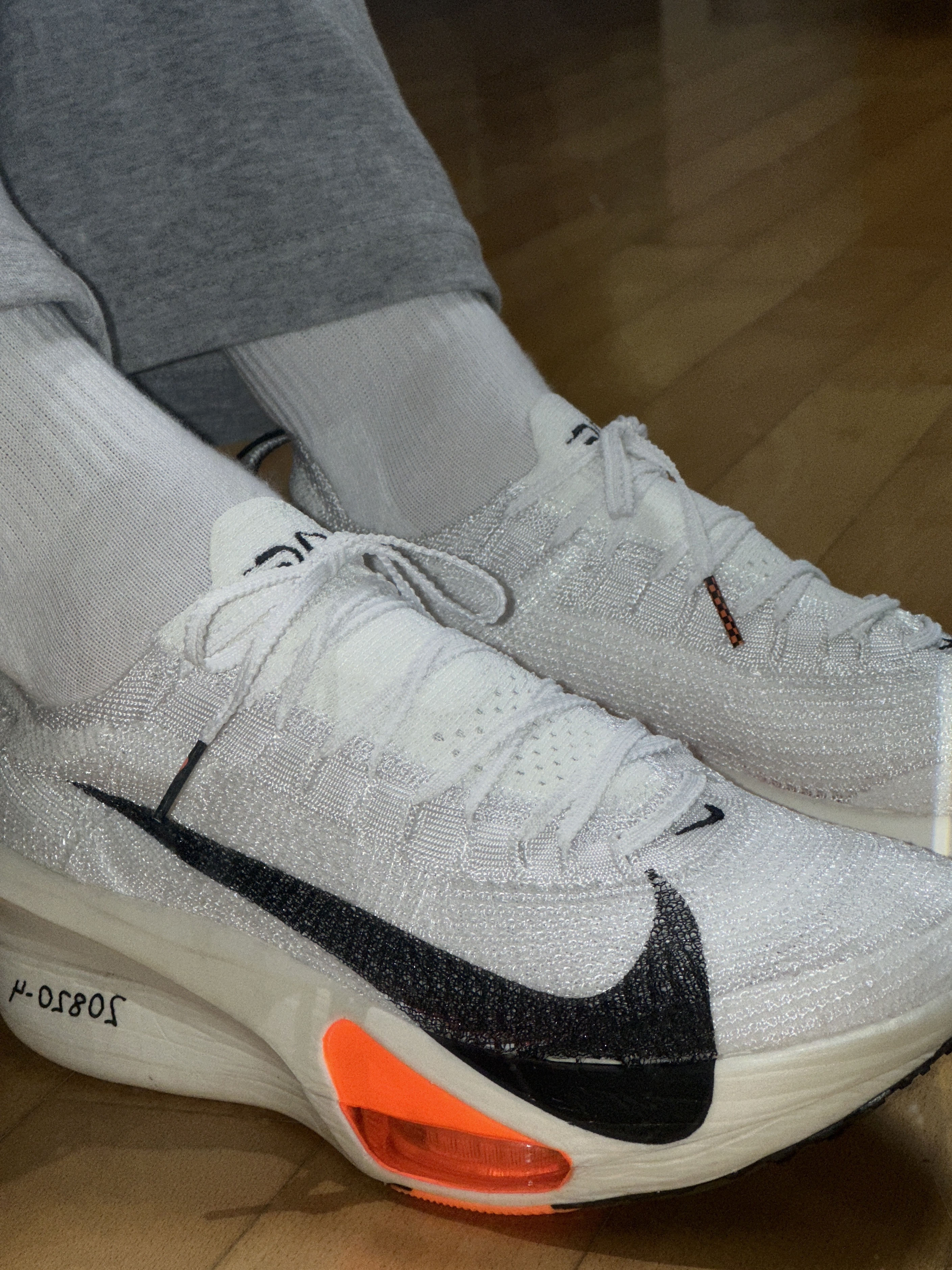 Nike Air Zoom Alphafly Next% 3 Proto White Total Orange 착용 스타일 - 1