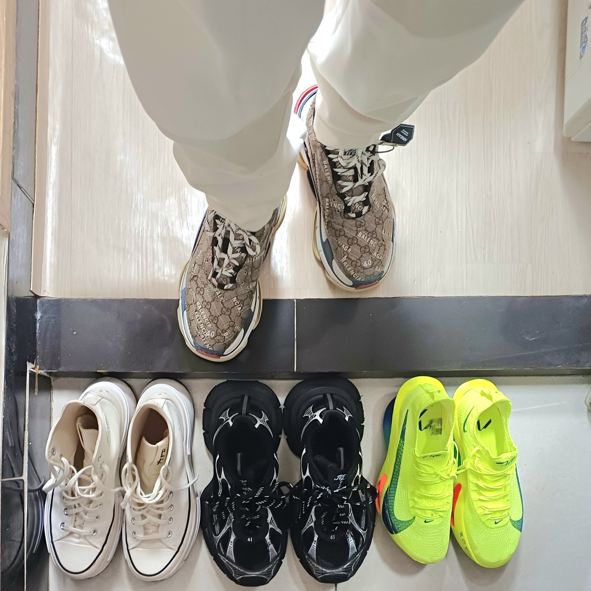 Balenciaga x Gucci The Hacker Project Triple S Sneakers Beige Ebony GG Supreme Black White Red, Balenciaga 3XL Sneakers Black White 착용 스타일 - 2