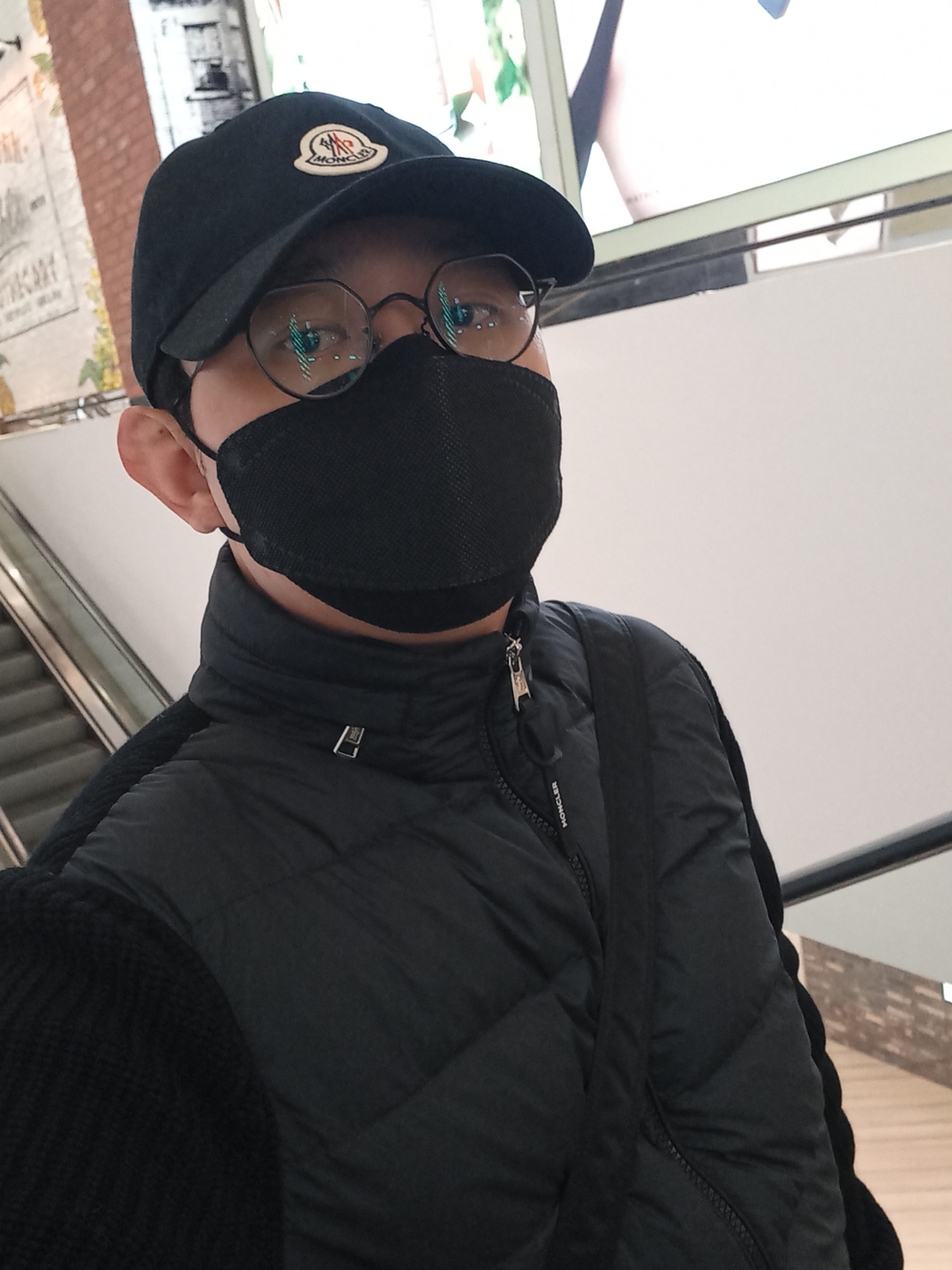 Moncler Padded Wool Zip-Up Hoodie Black - 24FW, UGG Neuman Chestnut 착용 스타일 - 3
