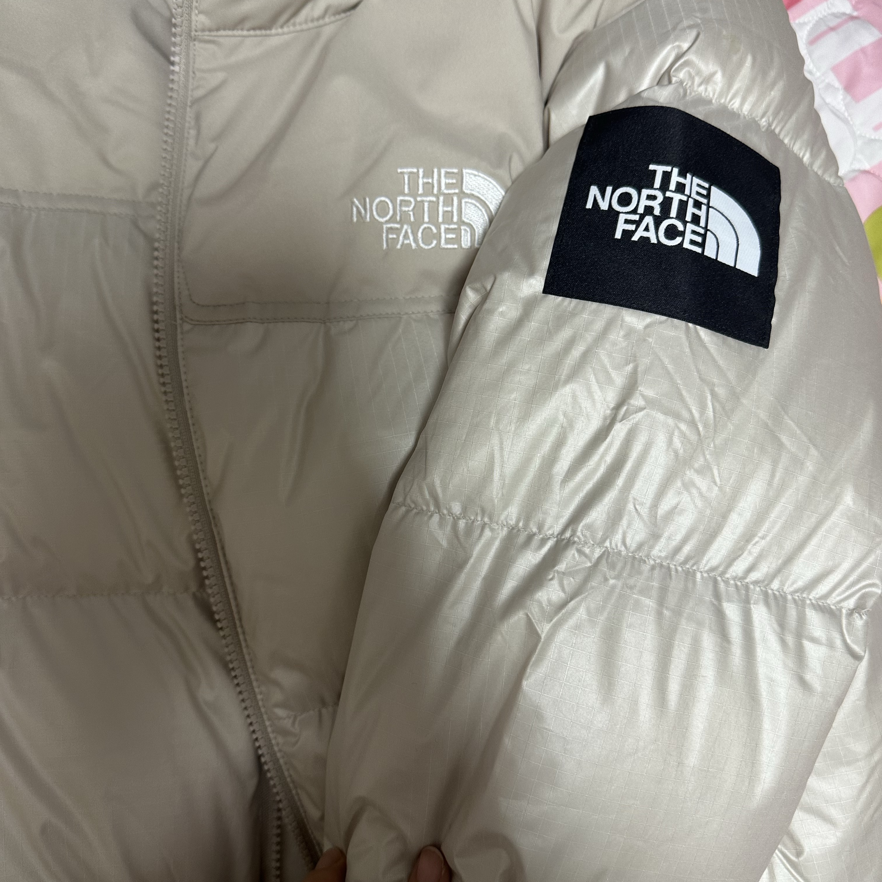 (W) The North Face White Label Novelty Nuptse Down Jacket Cream Beige 착용 스타일