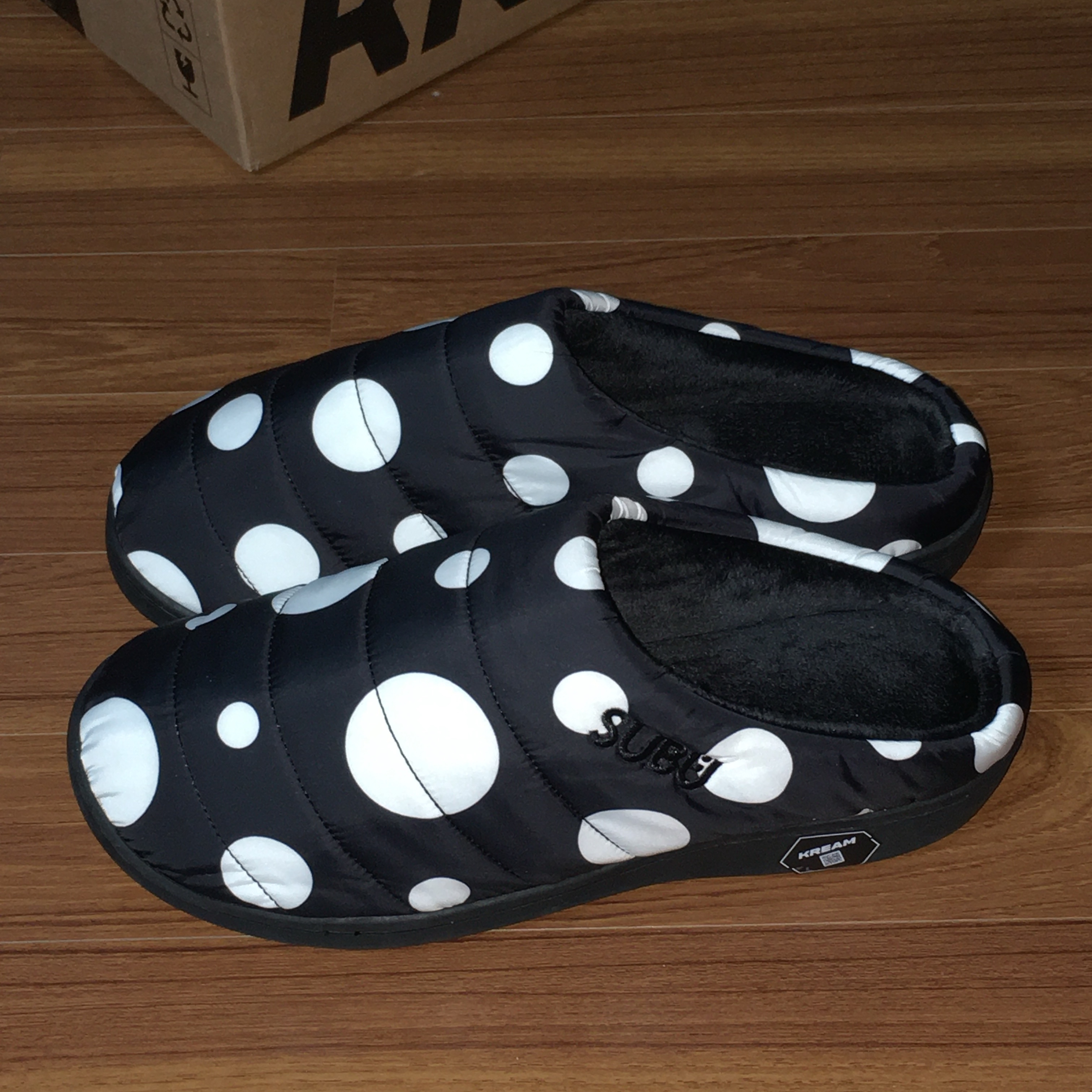 Subu Down Sandal Cream Snow Dot 착용 스타일