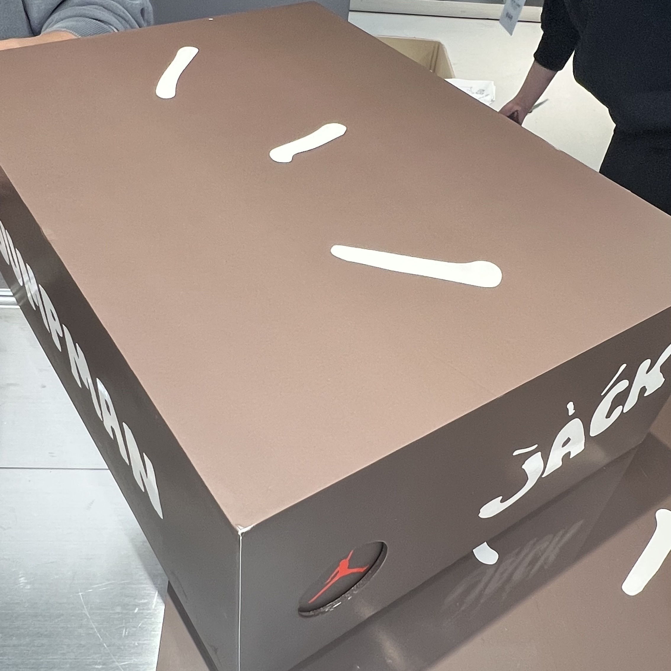 Jordan x Travis Scott Jumpman Jack TR Black and Dark Mocha, Jordan 1 Low Kkachi 착용 스타일 - 3