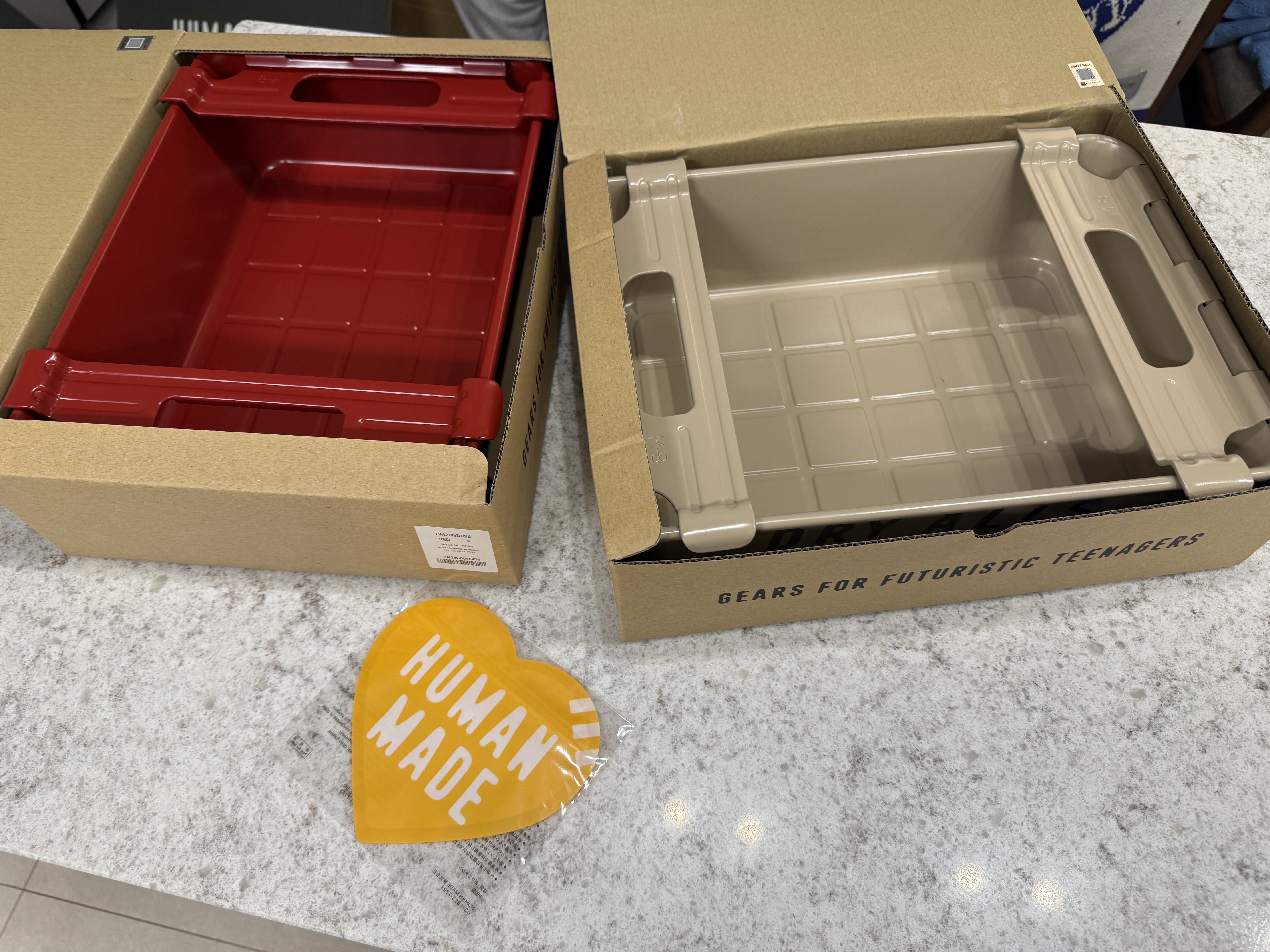 Human Made Steel Stacking Box Red, Human Made Steel Stacking Box Beige 착용 스타일 - 6