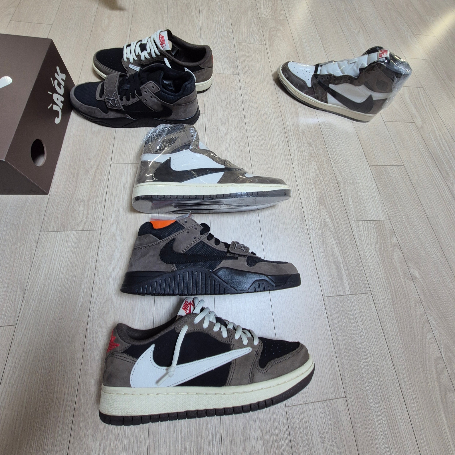 Jordan x Travis Scott Jumpman Jack TR Black and Dark Mocha, Jordan 1 x Travis Scott Retro Low OG SP Mocha 착용 스타일 - 9