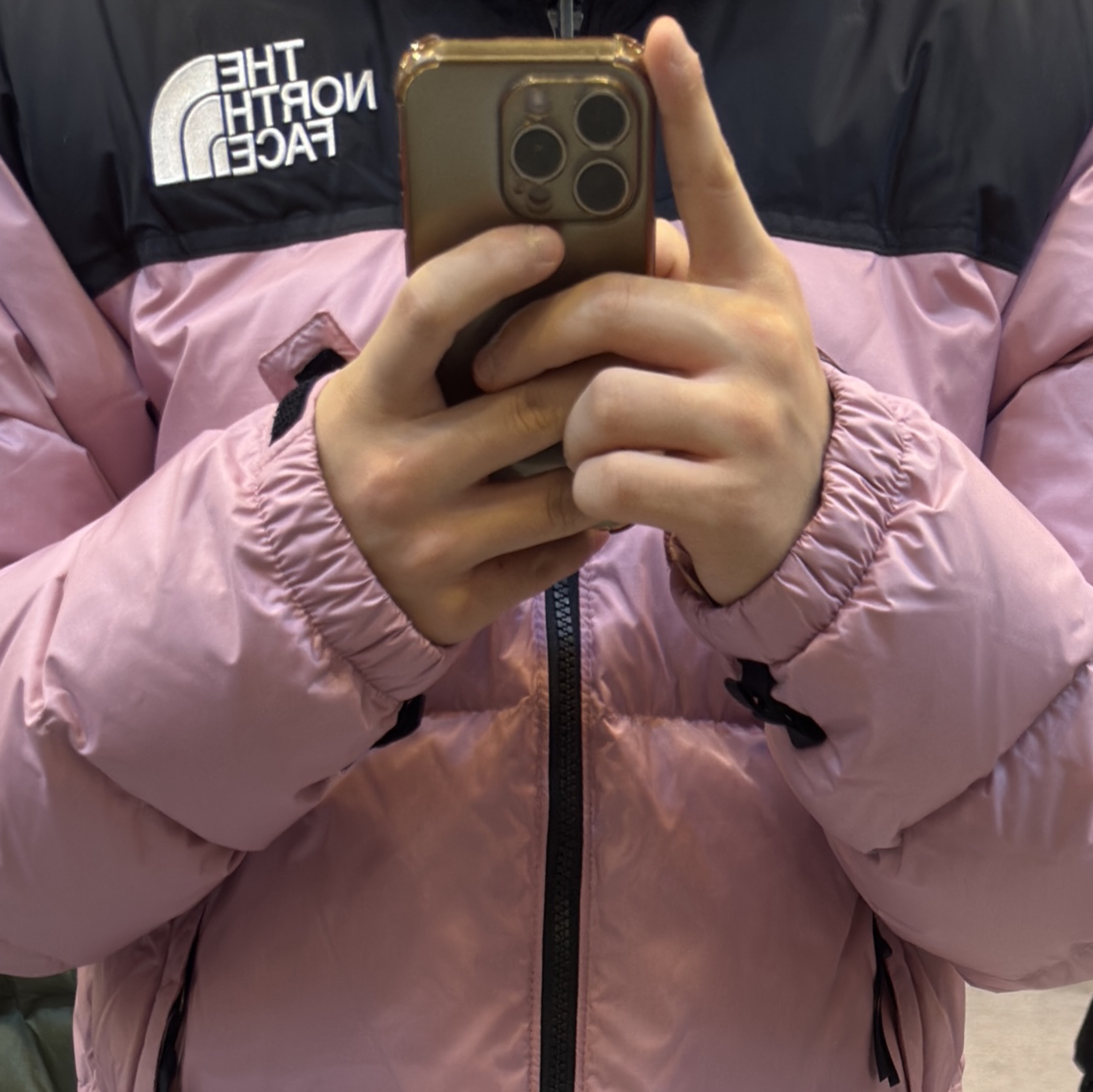 The North Face 1996 Eco Nuptse Jacket Pale Pink 착용 스타일