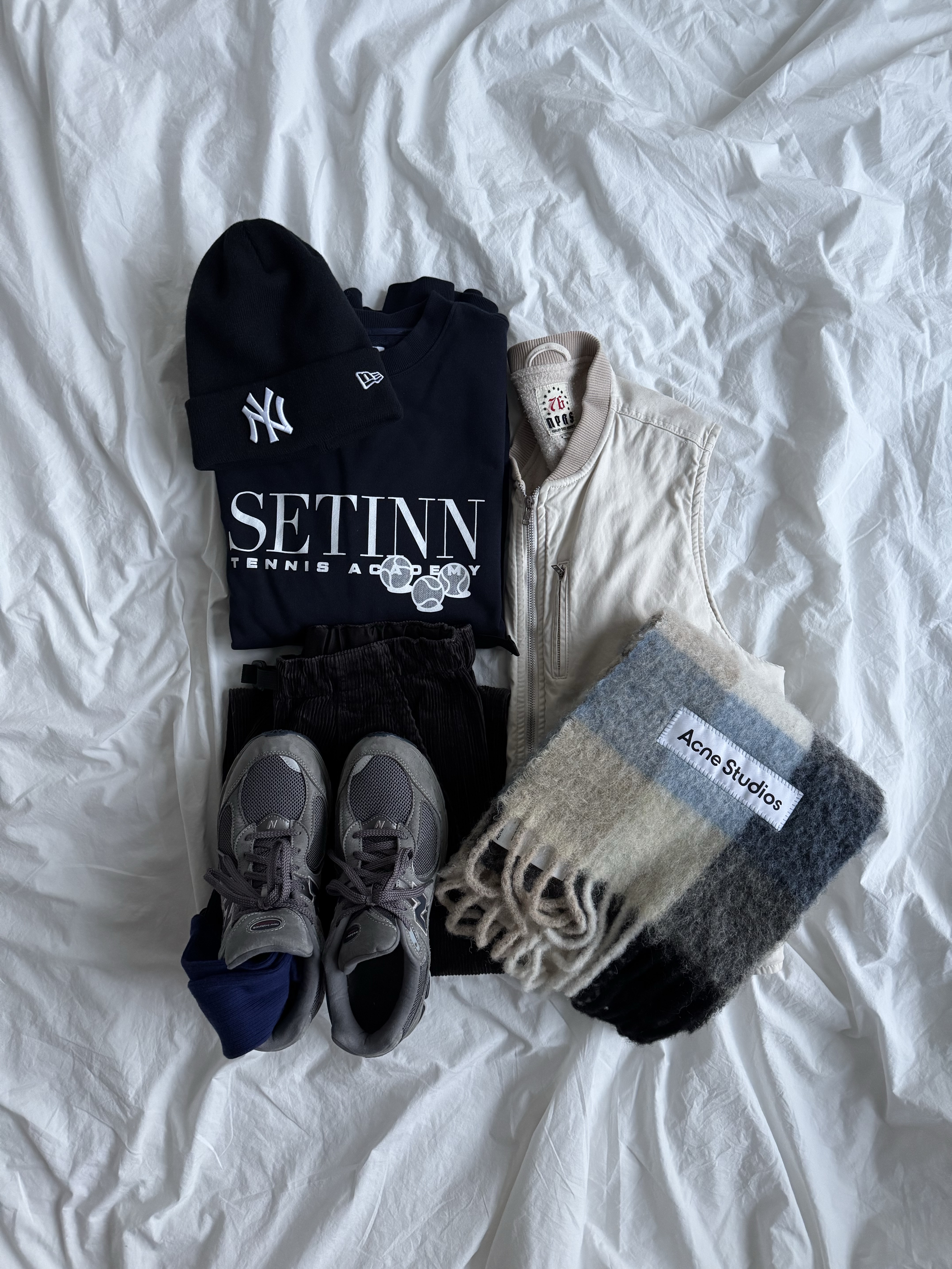 New Balance 2002R Gray, Acne Studios Mohair Check Muffler Blue Beige Black 착용 스타일 - 2