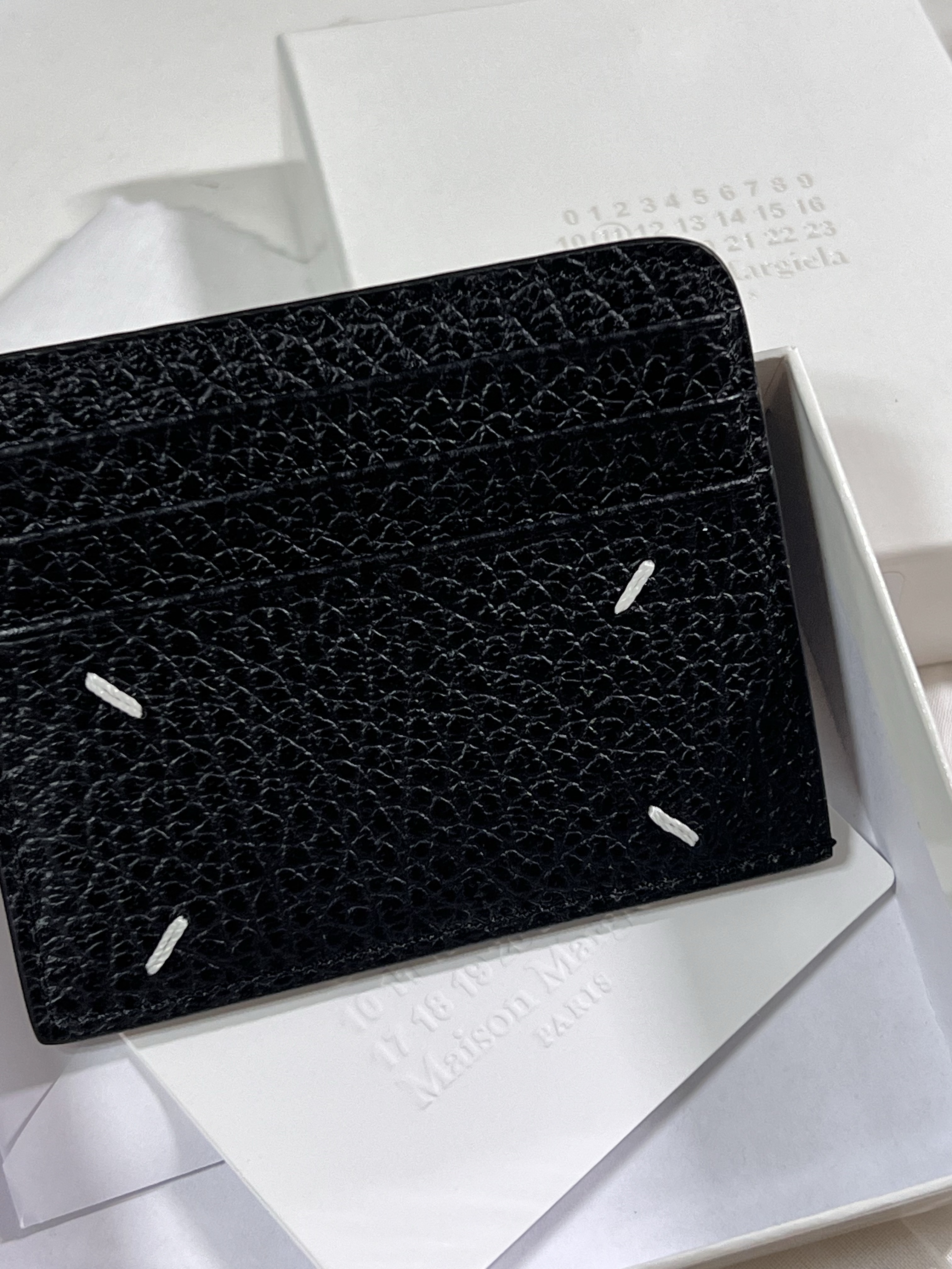 Maison Margiela Stitch Card Holder Black 착용 스타일