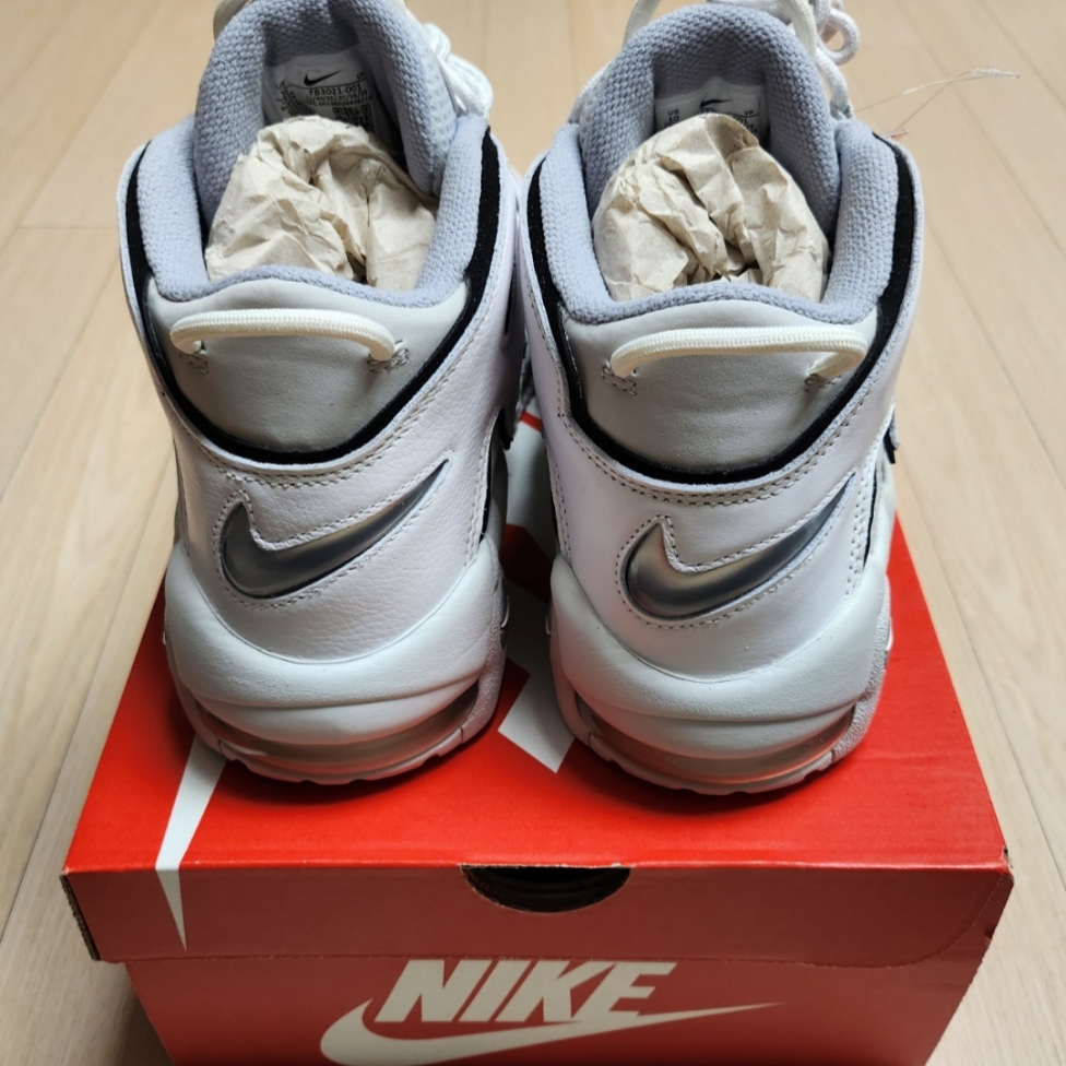 Nike Air More Uptempo Photon Dust 착용 스타일 - 4