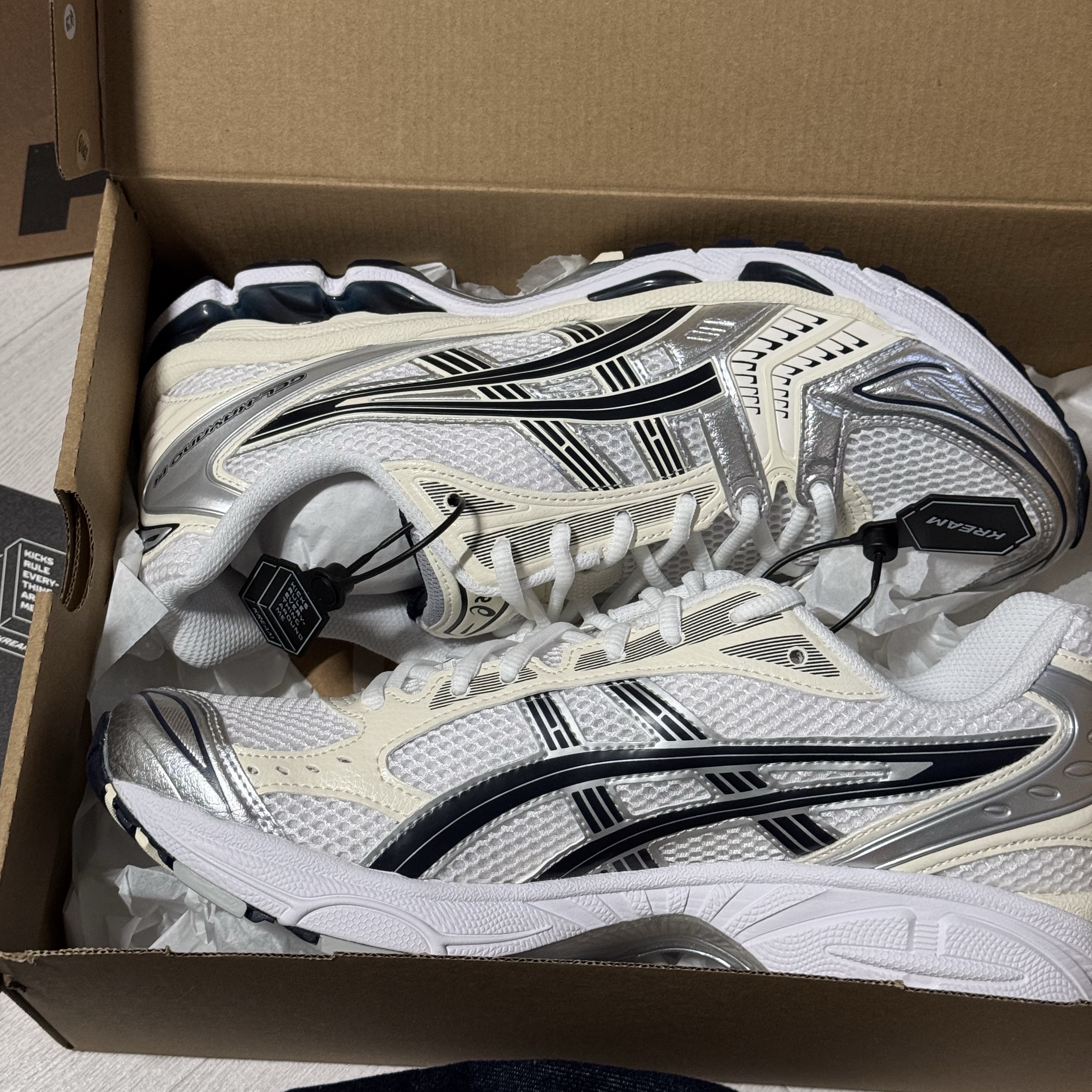 (W) Asics Gel-Kayano 14 White Midnight 착용 스타일 - 2