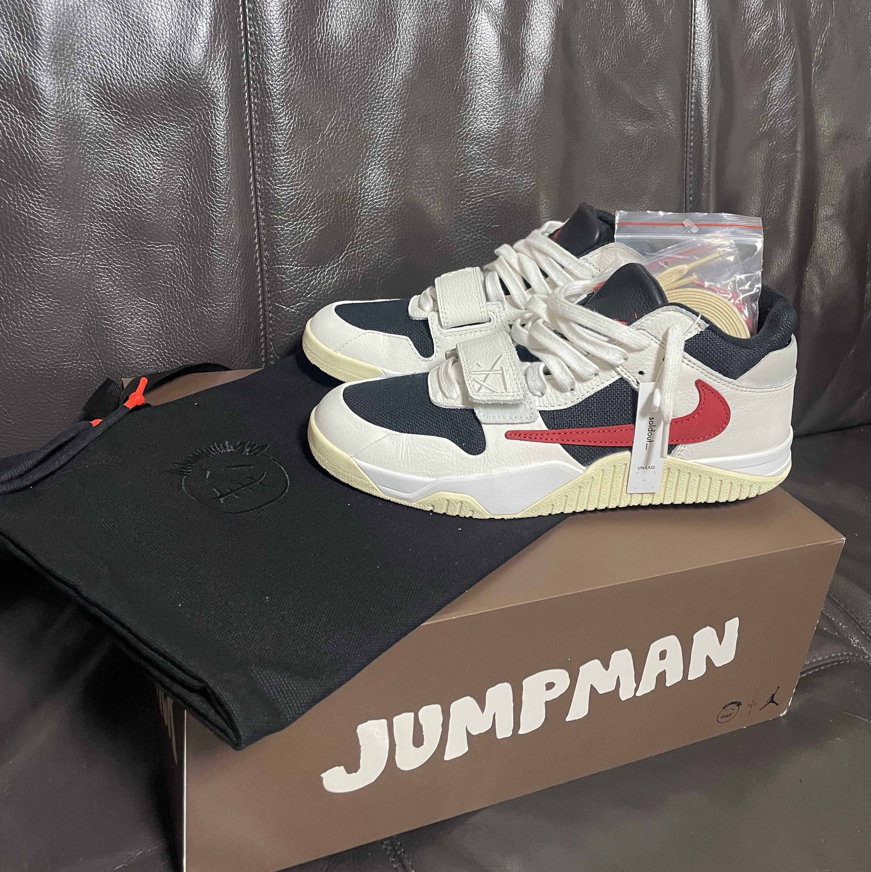 Jordan x Travis Scott Jumpman Jack TR University Red, Jordan x Travis Scott Jumpman Jack TR Black and Dark Mocha 착용 스타일 - 2
