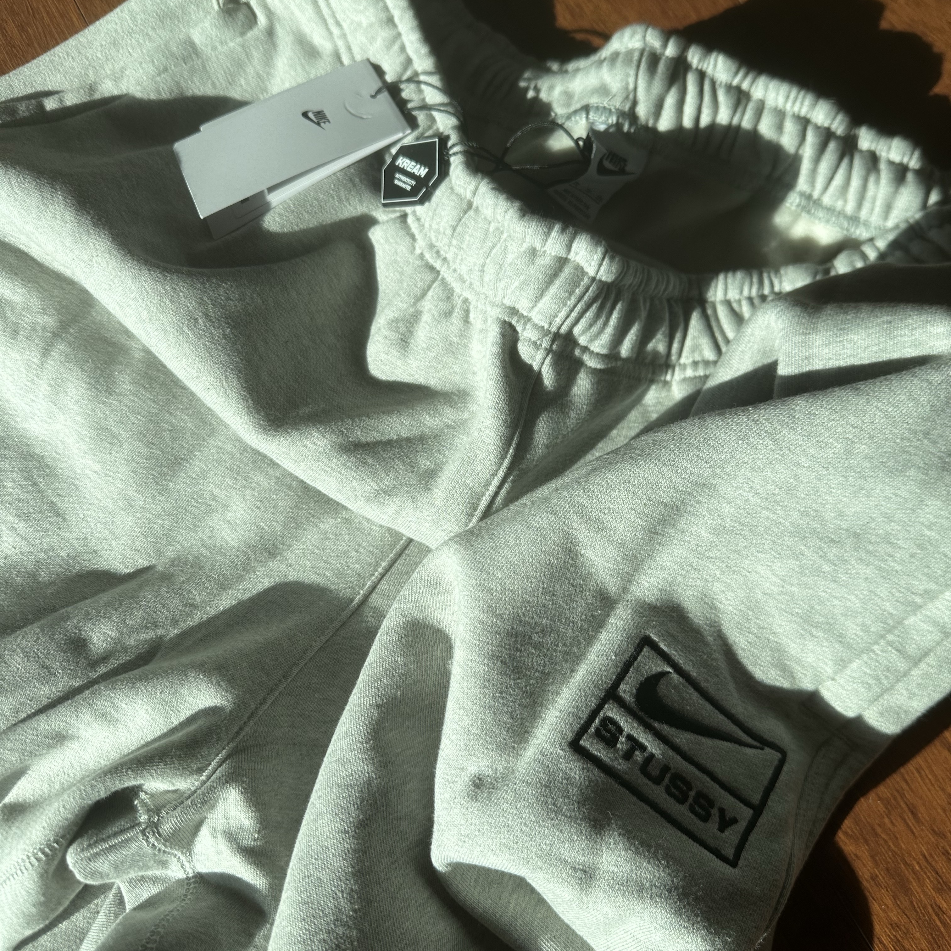 Nike x Stussy Fleece Pants Grey Heather (FN5231-050) 착용 스타일