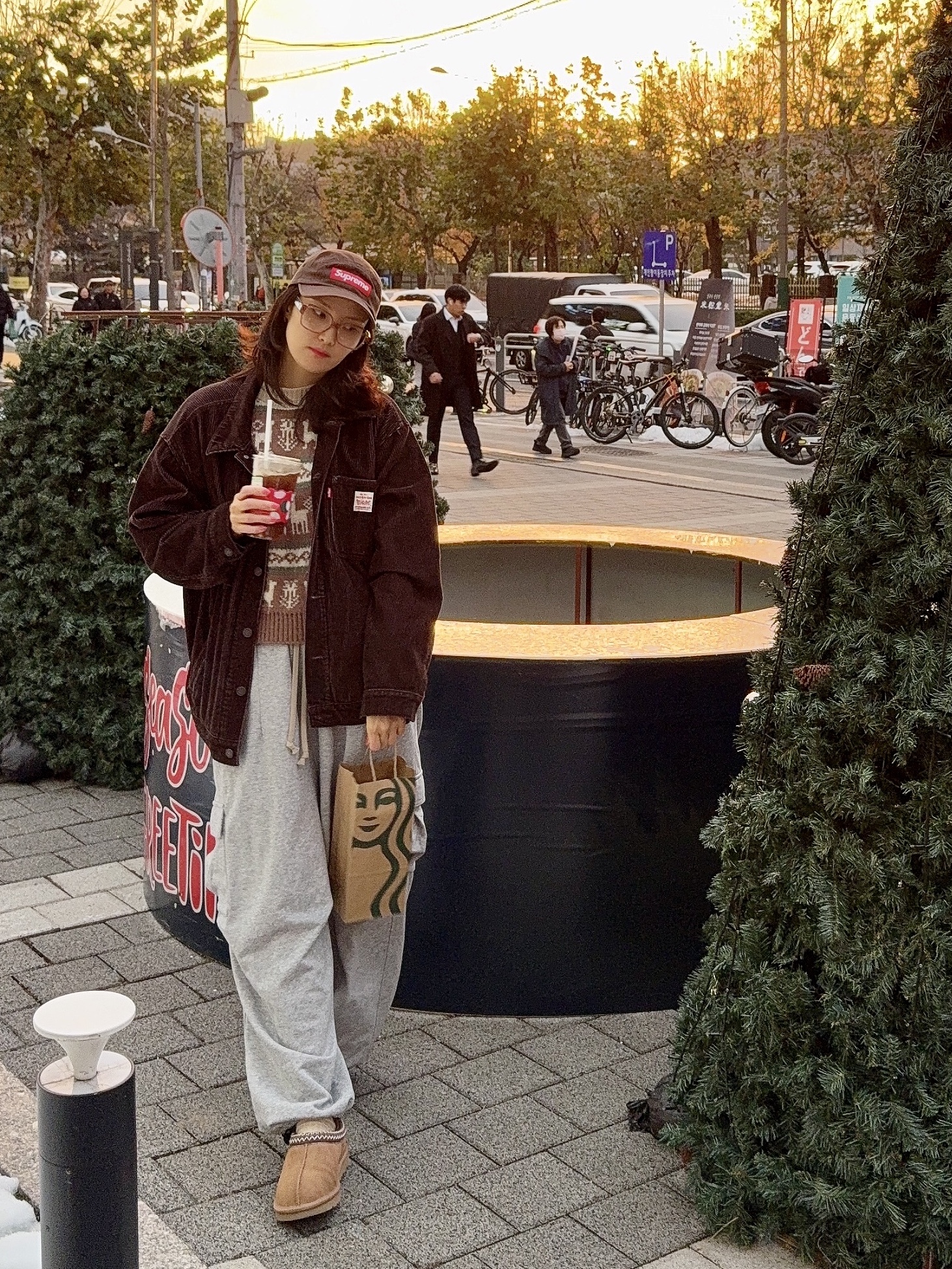 UGG Tasman Slipper Chestnut, Supreme Washed Chino Twill Camp Cap Brown - 21FW 착용 스타일 - 3