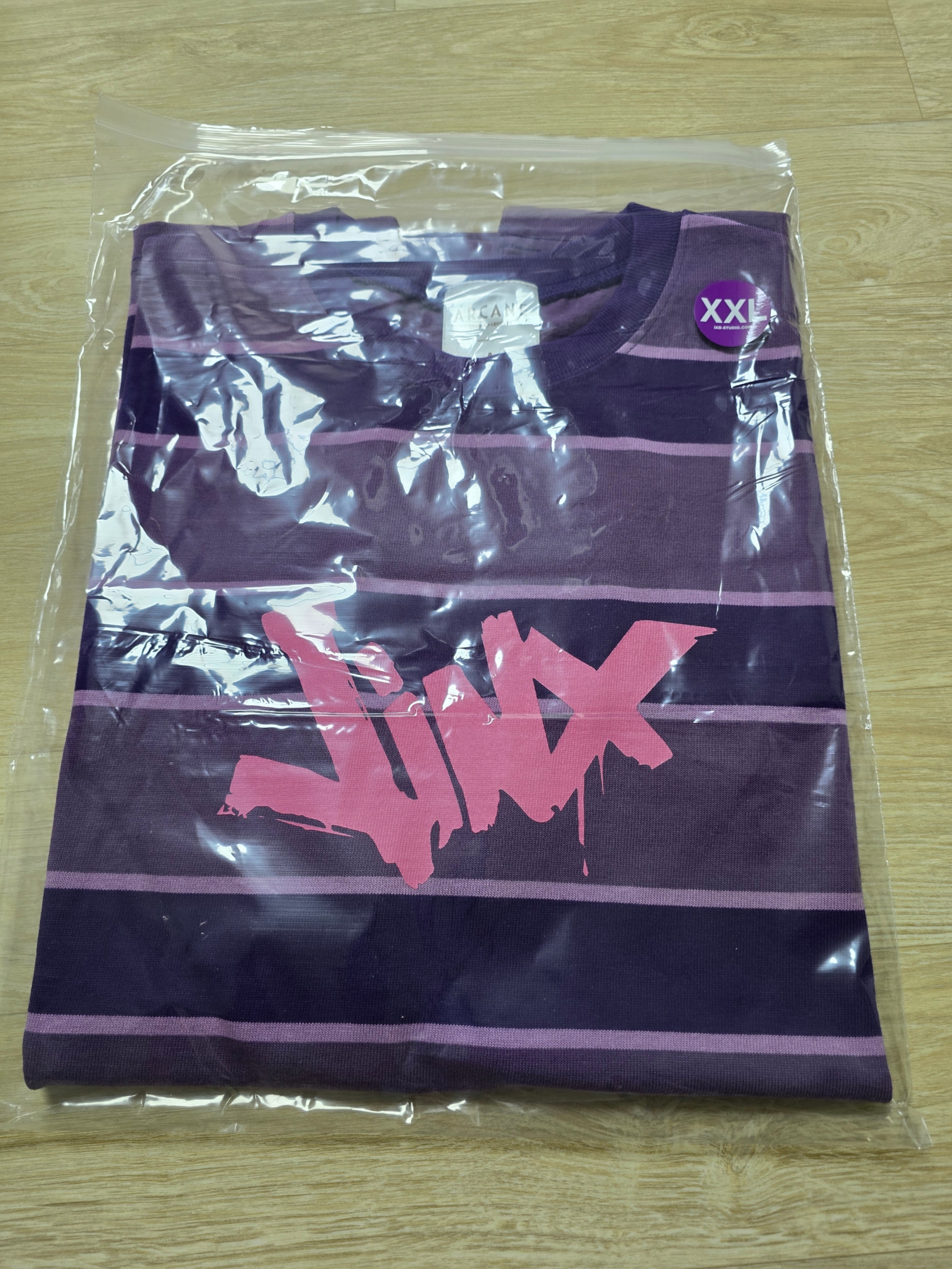 IAB Studio x Arcane Jinx Striped T-shirt Purple Stripe Pink 착용 스타일 - 1