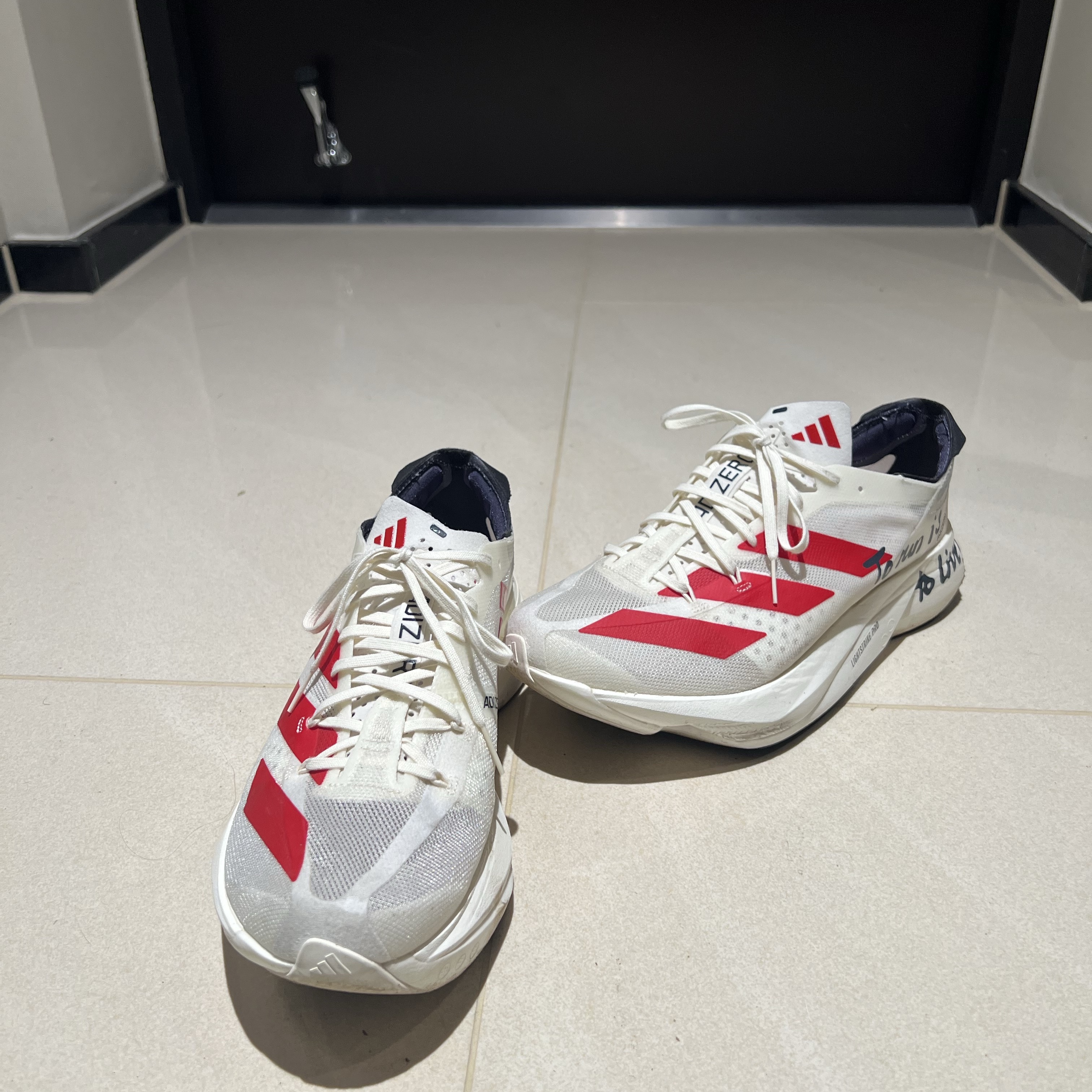 Adidas Adizero Adios Pro 3 Off White Better Scarlet 착용 스타일