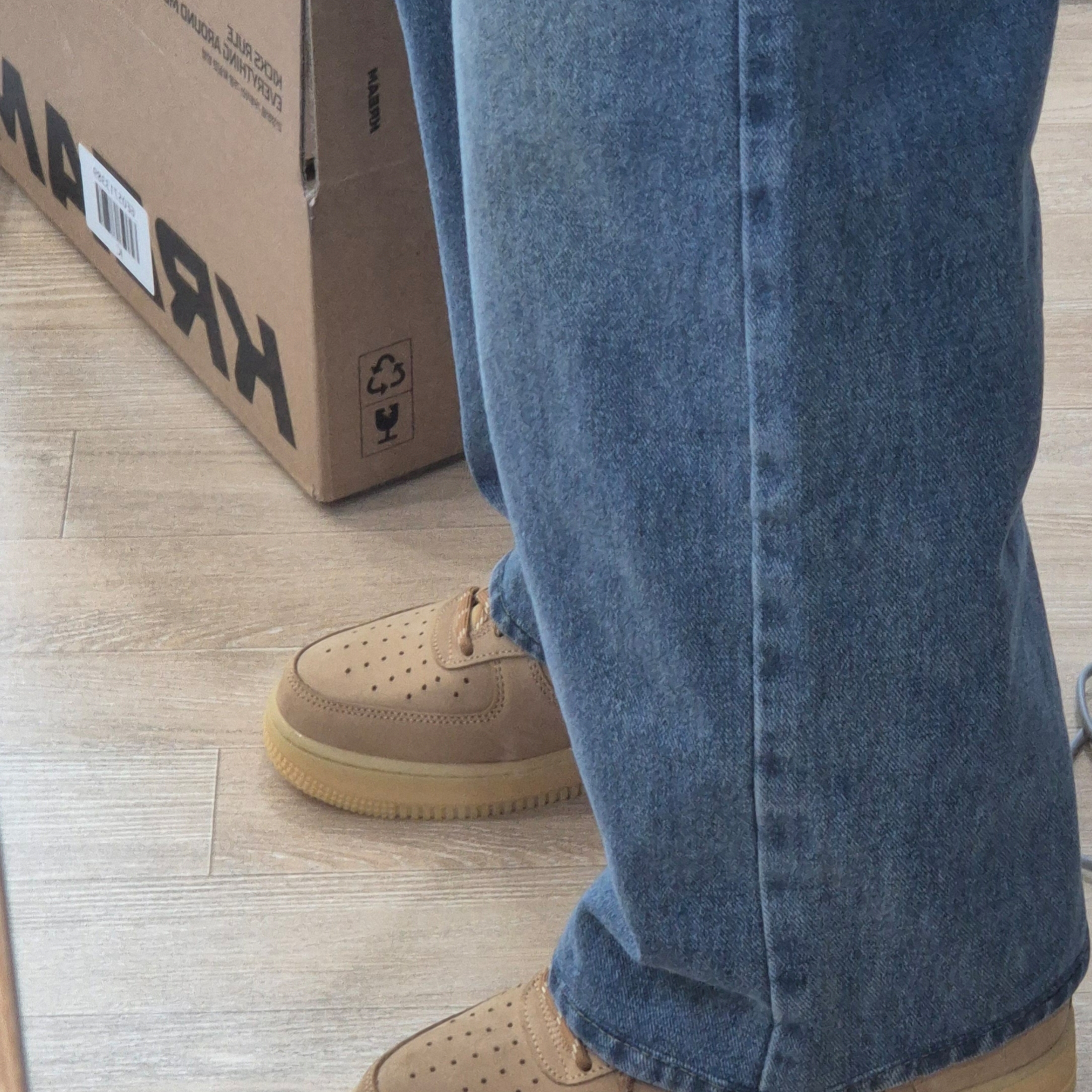 Nike Air Force 1 '07 WB Flax 착용 스타일
