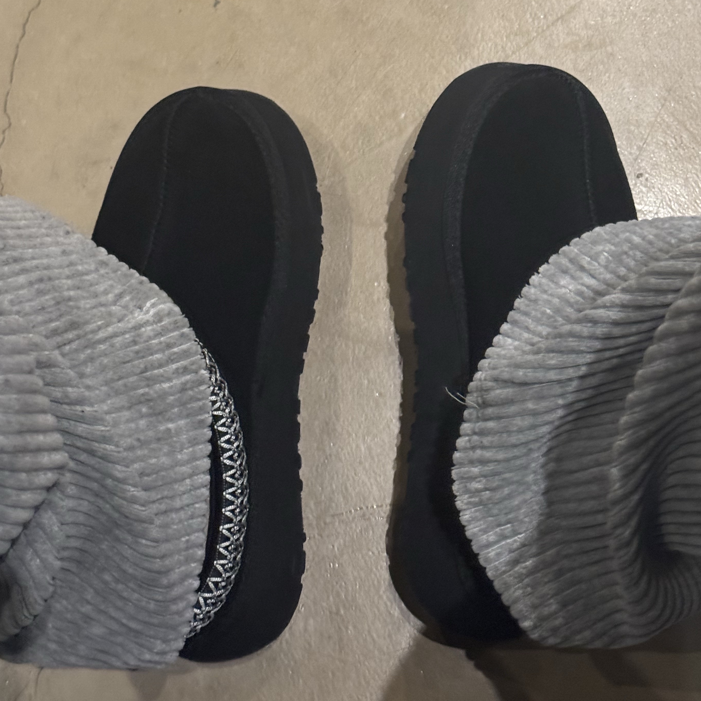 (W) UGG Tazz Slipper Black, (W) UGG Tasman Slipper Black 착용 스타일 - 4