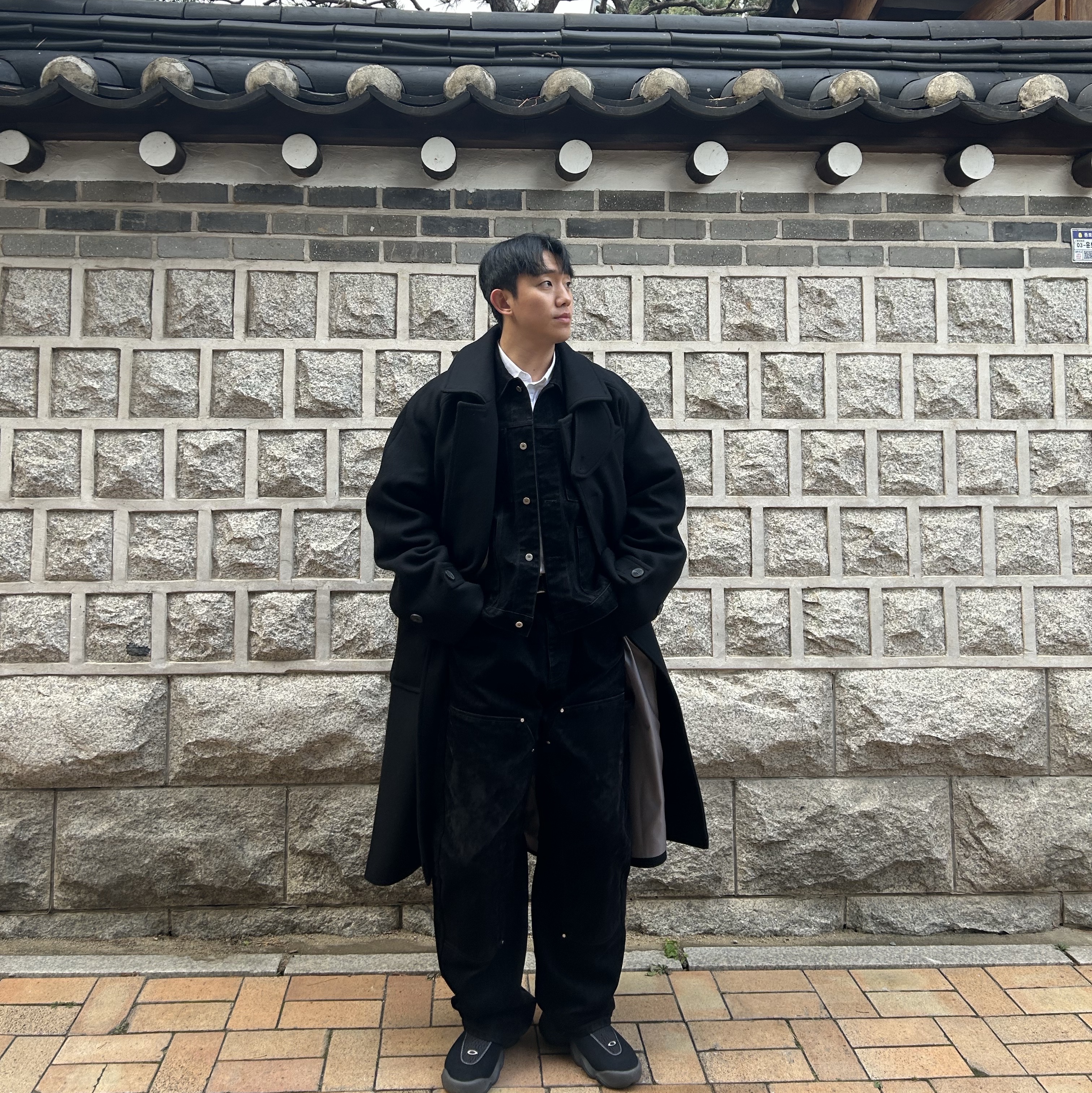 Oakley Factory Team x Brain Dead Suede Flesh Caviar Mesh Black, Undermycar Legion.02 Balmacaan Oversized Wool Coat Black 착용 스타일 - 1