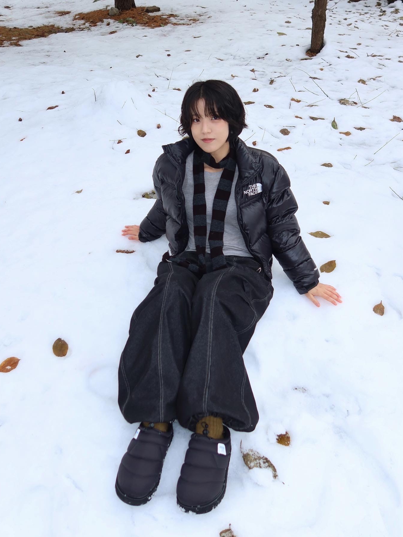 (W) The North Face Nuptse Short Jacket TNF Black 착용 스타일