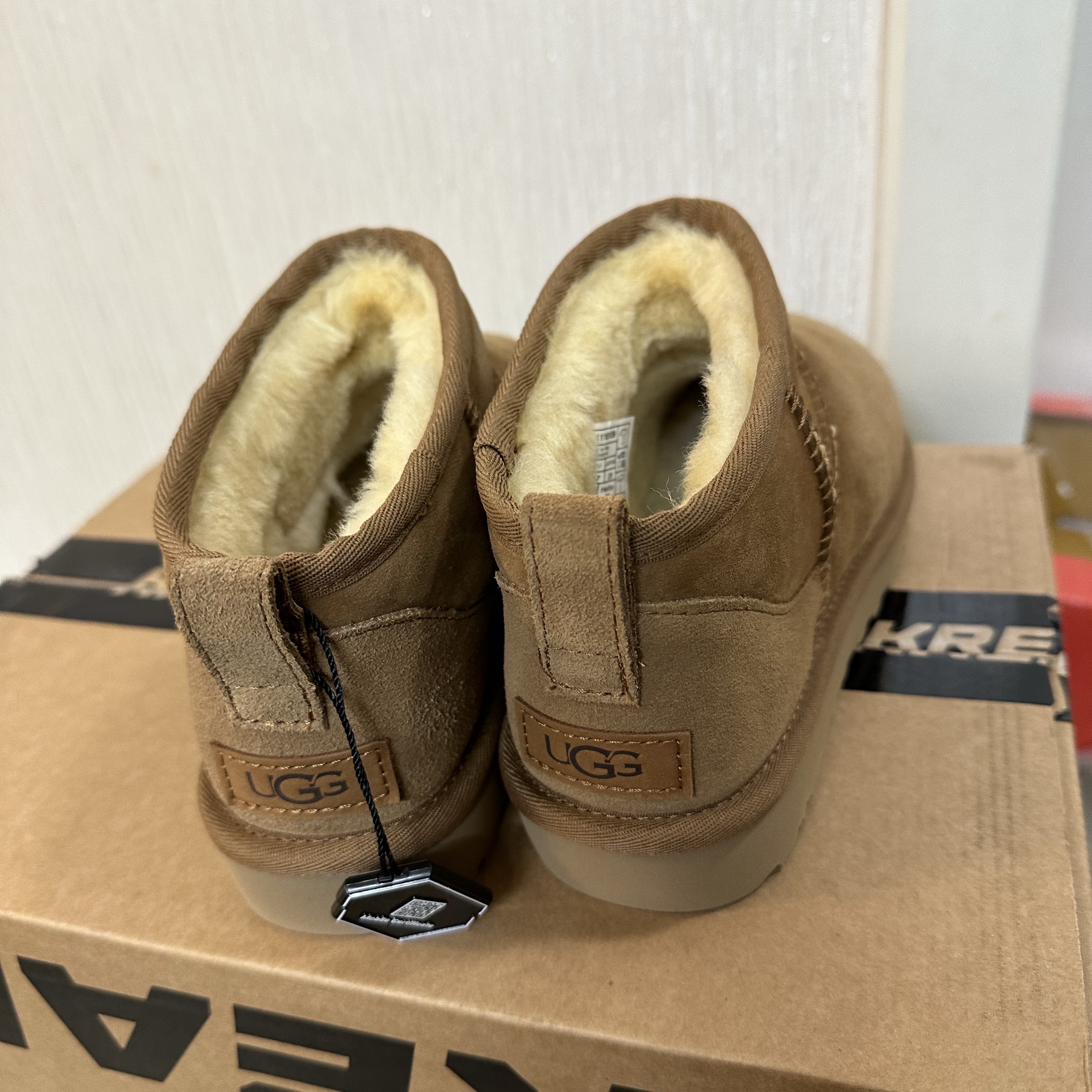 (W) UGG Classic Ultra Mini Boots Chestnut 착용 스타일