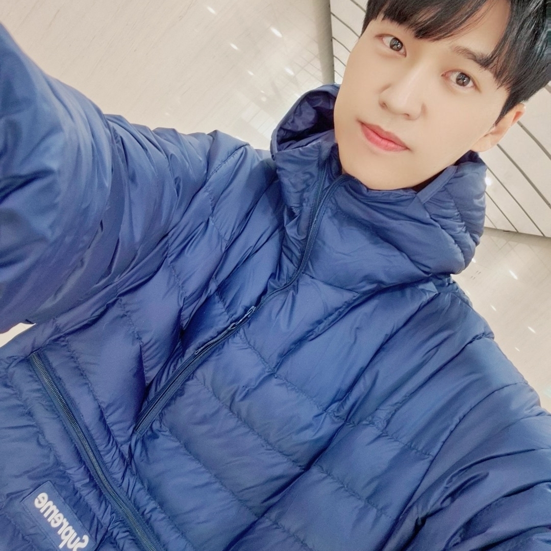 Supreme Micro Down Half Zip Hooded Pullover Navy - 24FW 착용 스타일