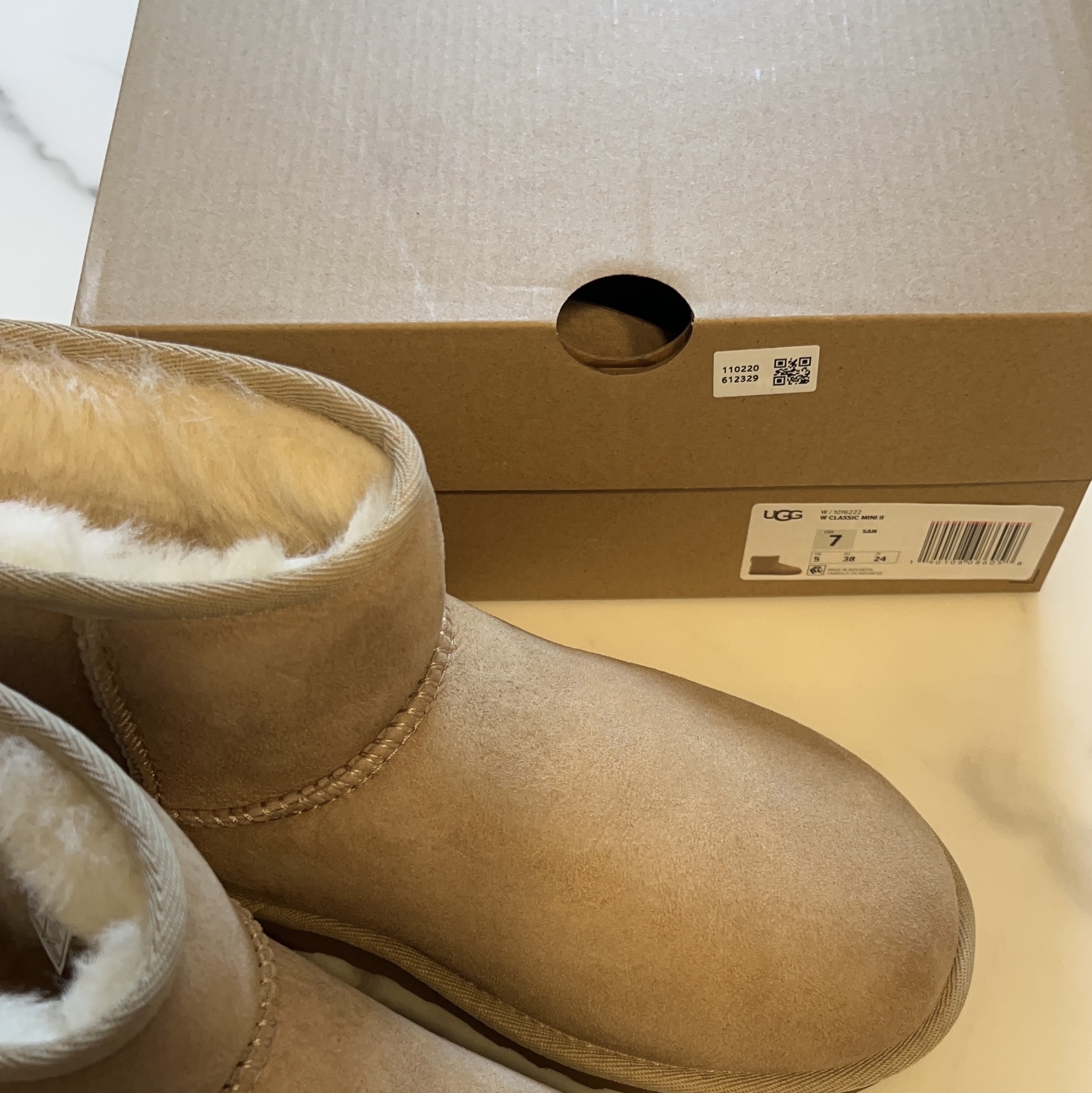 (W) UGG Classic Mini II Boots Sand 착용 스타일 - 3
