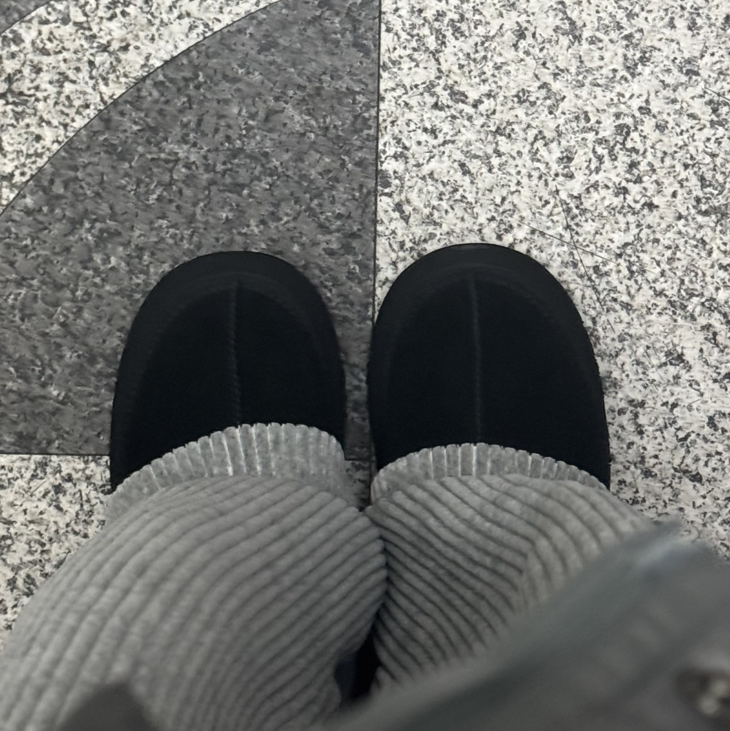 (W) UGG Tazz Slipper Black, (W) UGG Tasman Slipper Black 착용 스타일 - 3
