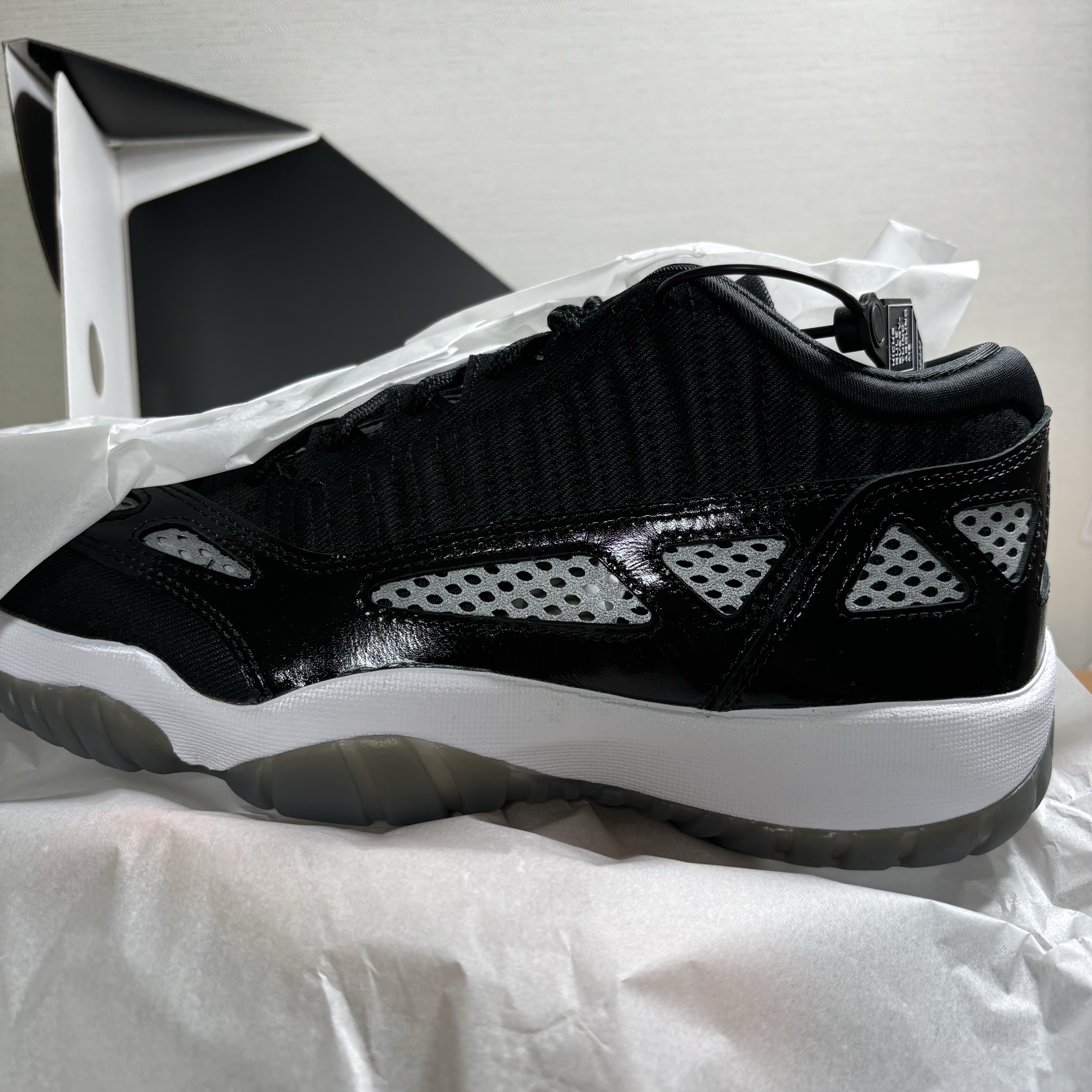 Jordan 11 Retro Low IE Craft 착용 스타일 - 3