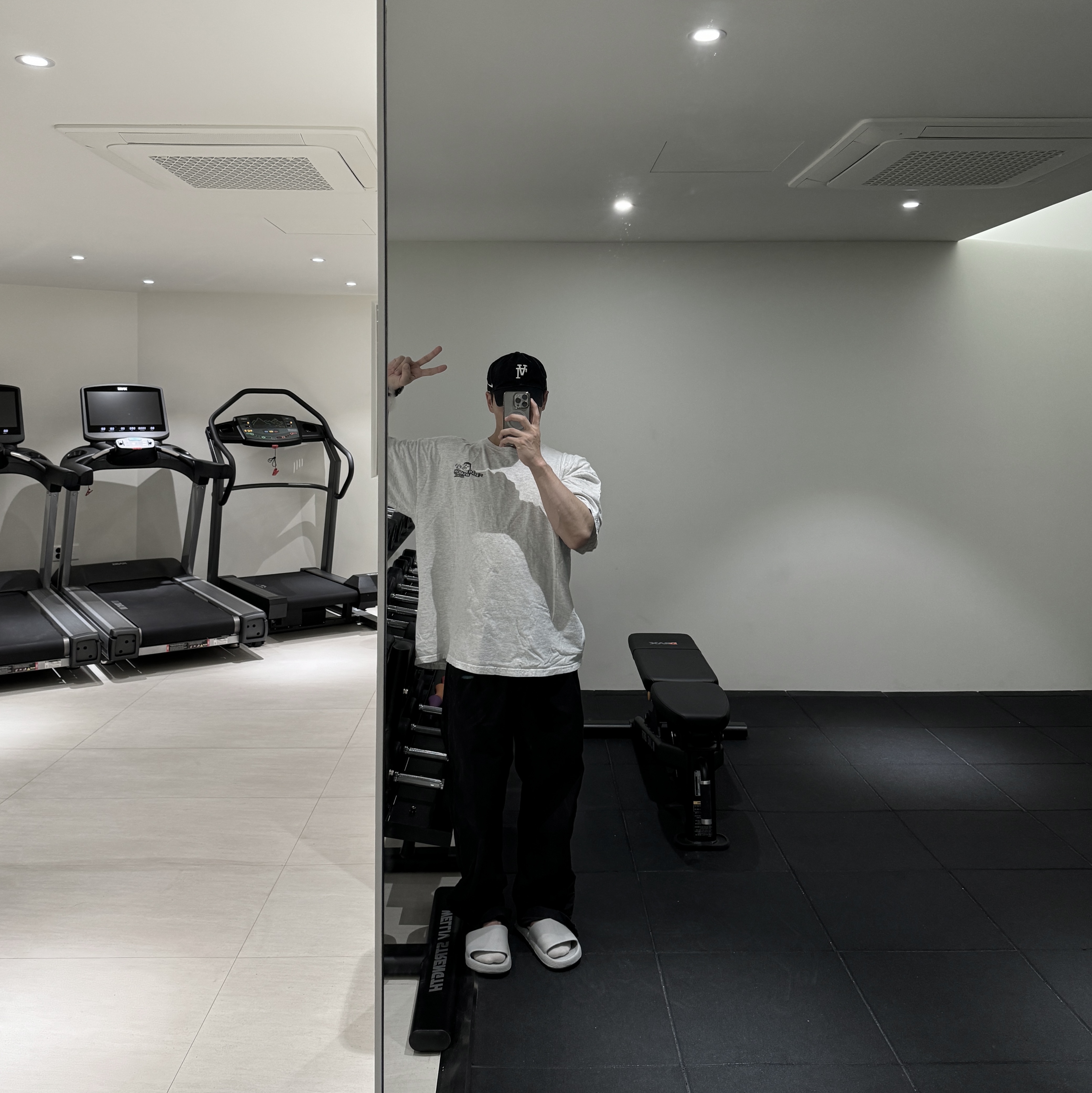 Stone Island B0643 Nylon Metal Swimming Trunk Black - 23SS, Sansan Gear Ballcap Black - 23SS 착용 스타일 - 1