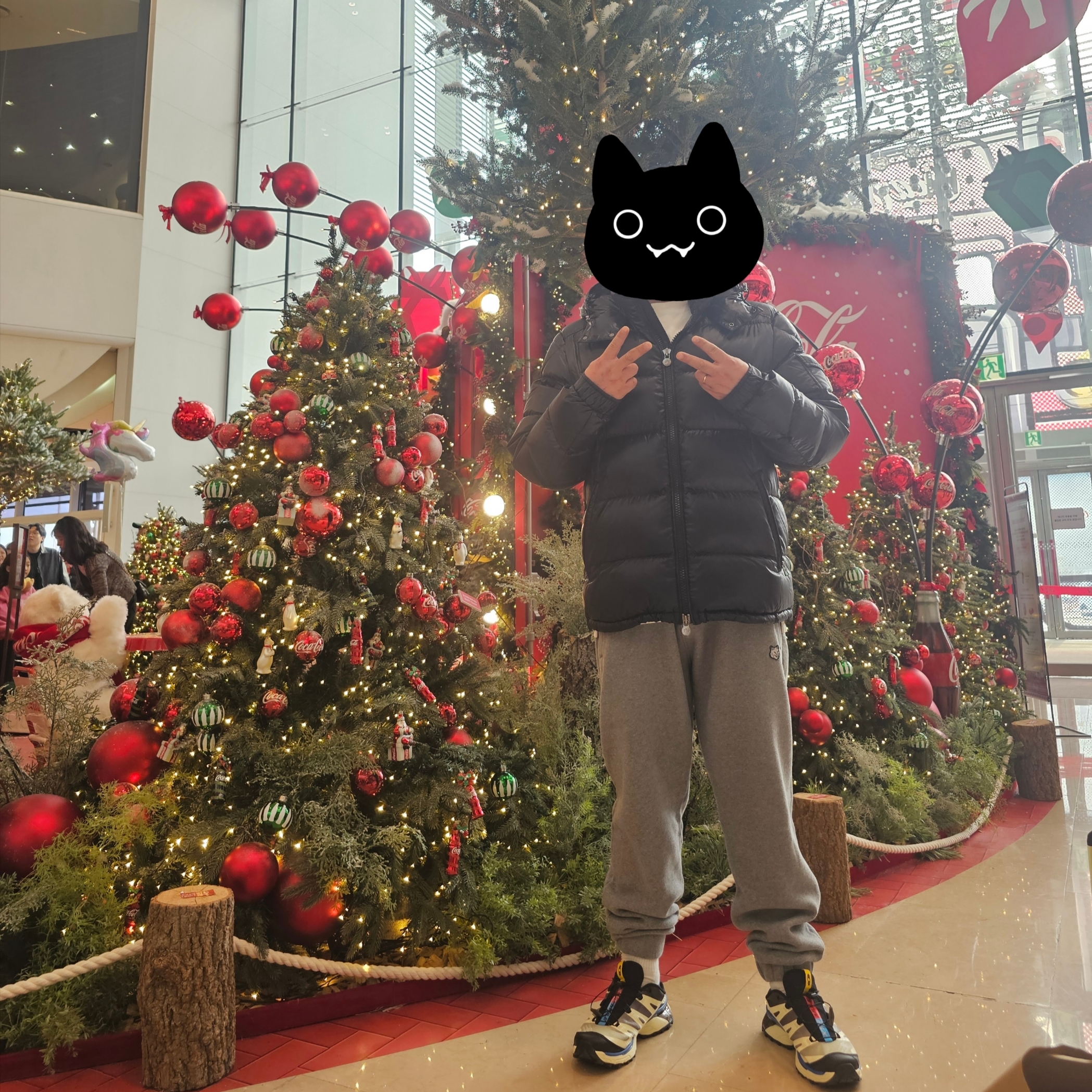 Moncler Maya Short Down Jacket Black - 24FW, Maison Kitsune Tricolor Fox Patch Classic Jogger Pants Grey Melange 착용 스타일