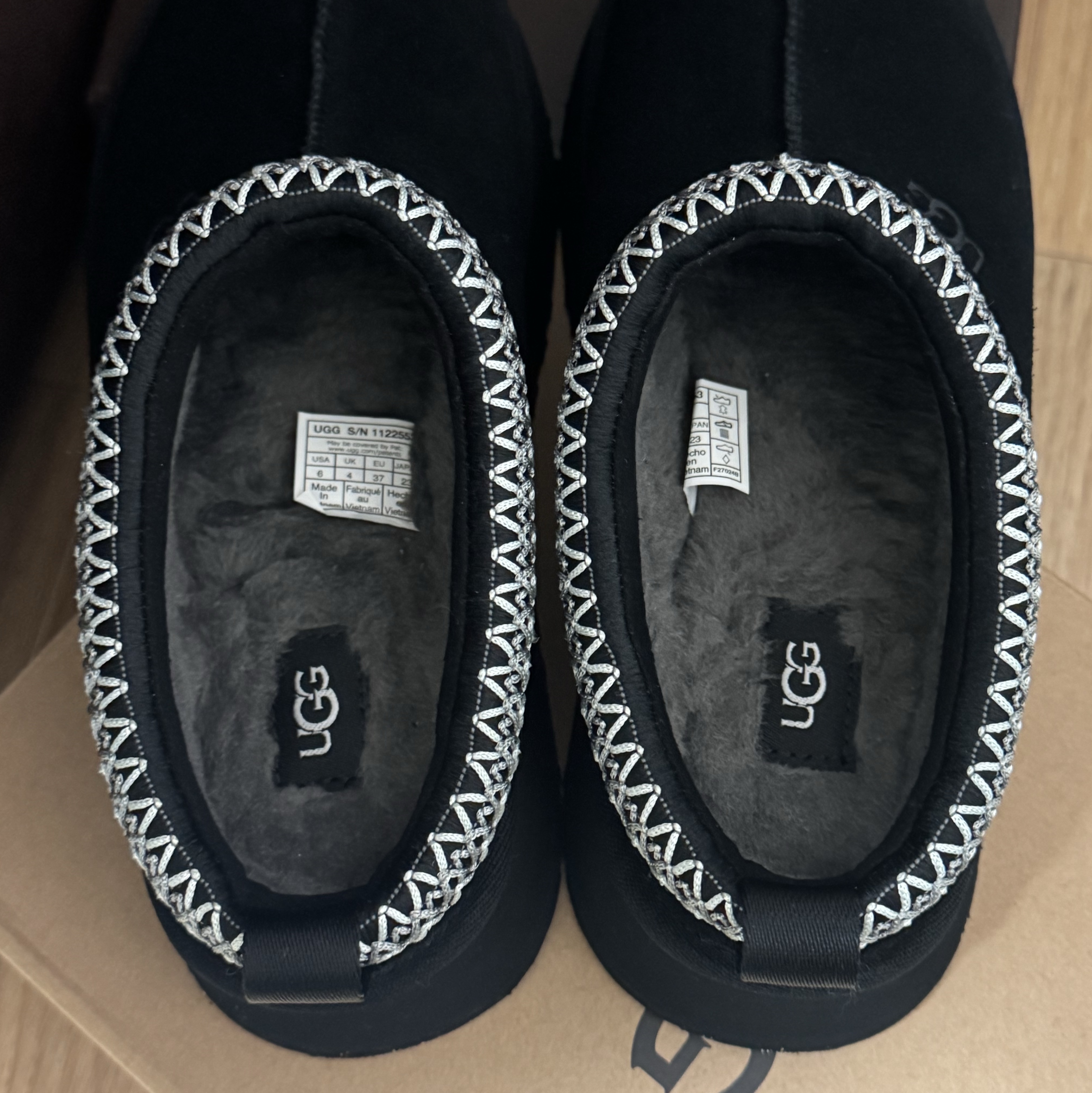 (W) UGG Tazz Slipper Black, (W) UGG Tasman Slipper Black 착용 스타일 - 2