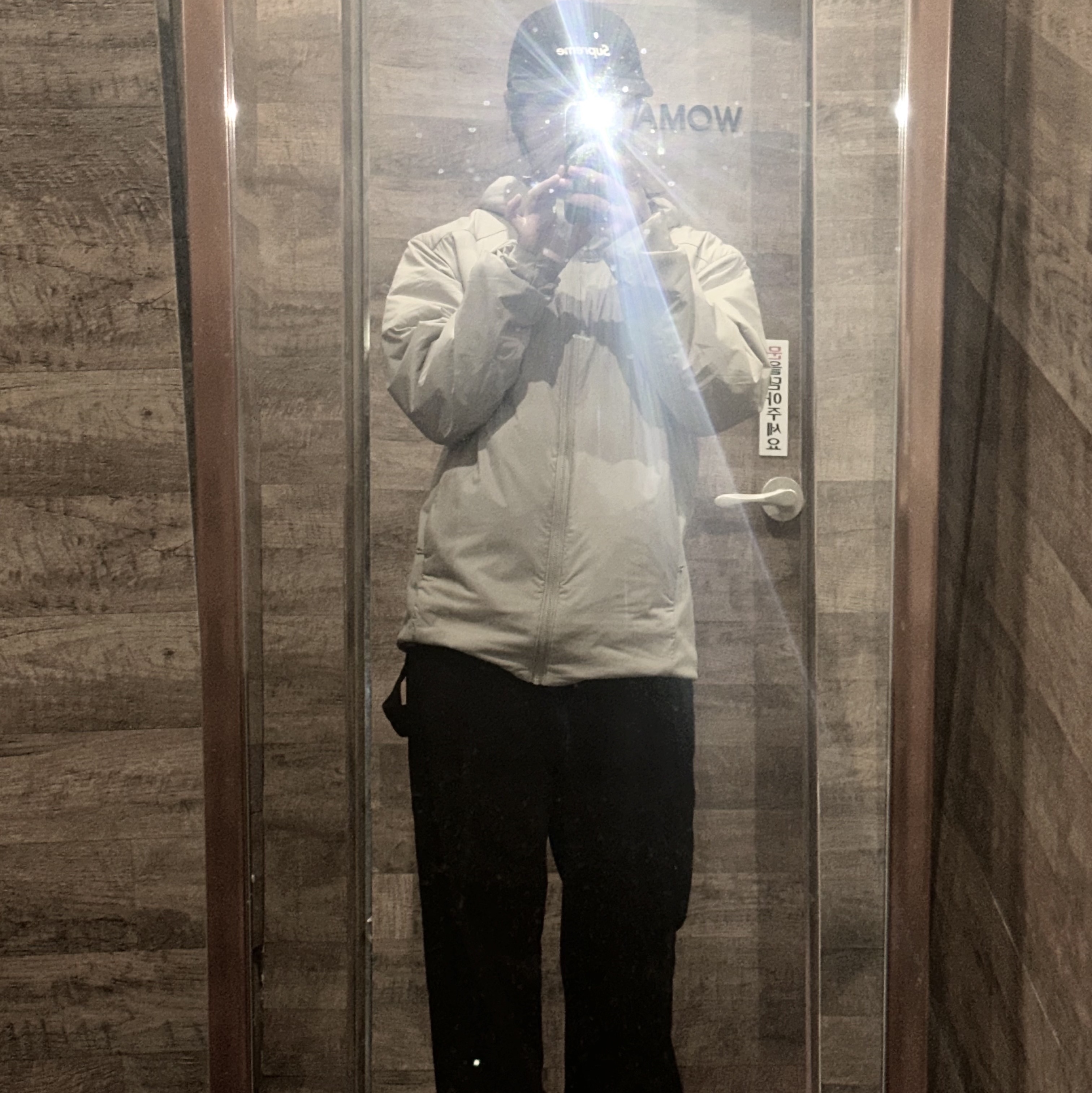 Arc'teryx Atom Hoody Smoke Bluff, Supreme Washed Chino Twill Camp Cap Black - 24SS 착용 스타일 - 3