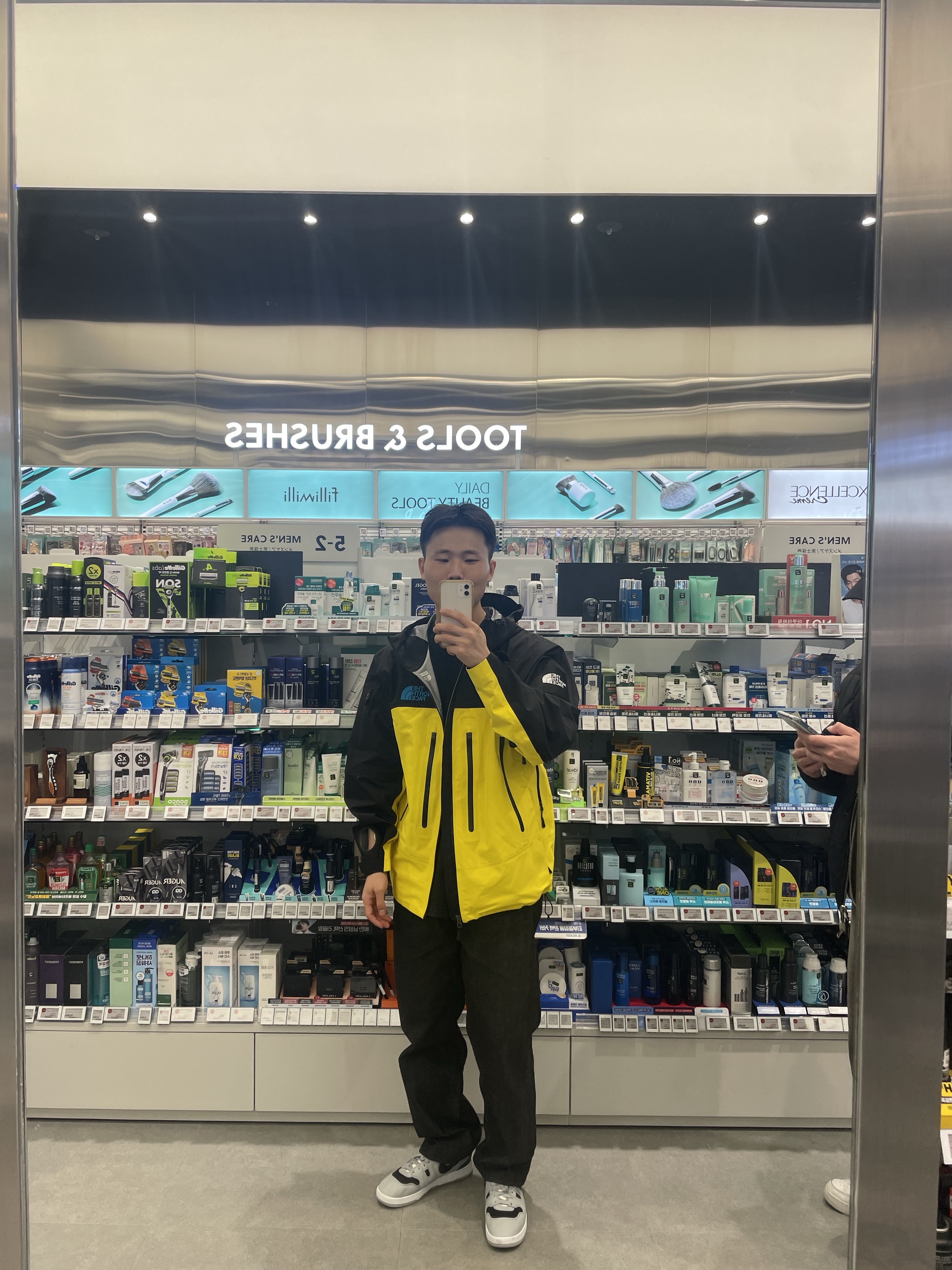 Supreme x The North Face Taped Seam Shell Jacket Yellow - 22FW, Nike Mac Attack QS SP Light Smoke Grey 착용 스타일 - 1