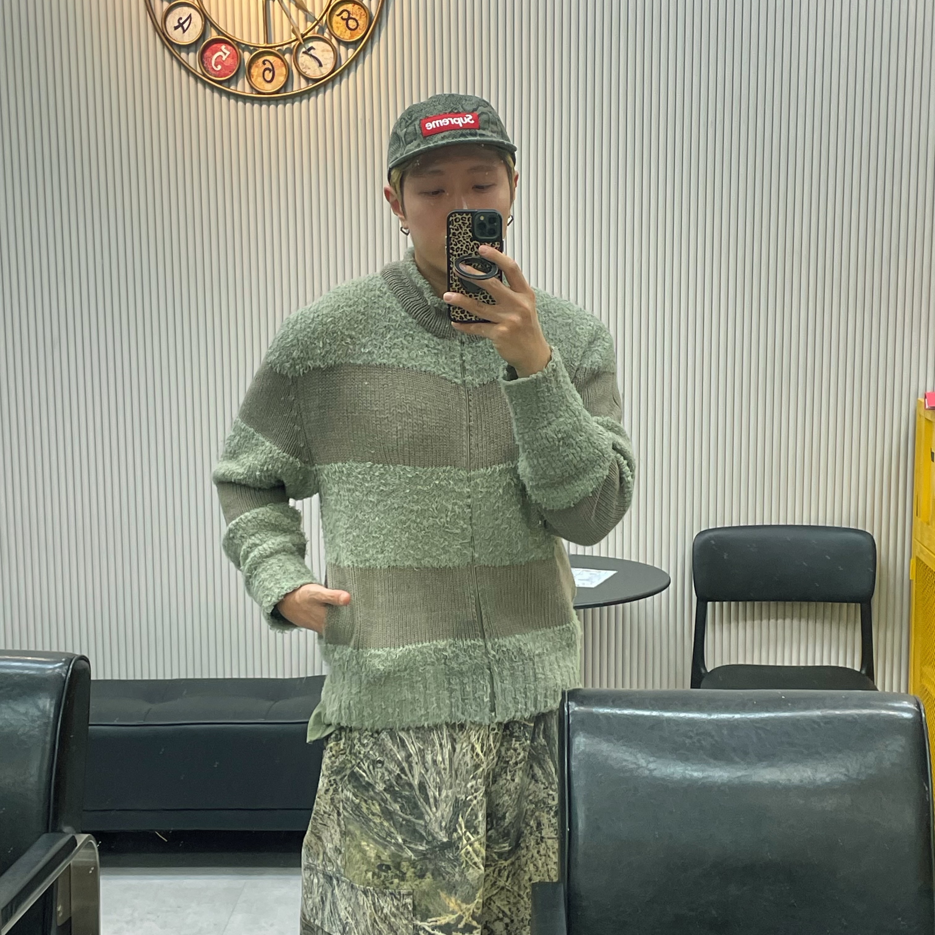 The North Face 1996 Retro Nuptse Jacket Dark Oak, Supreme Washed Chino Twill Camp Cap Snake - 24SS 착용 스타일 - 3