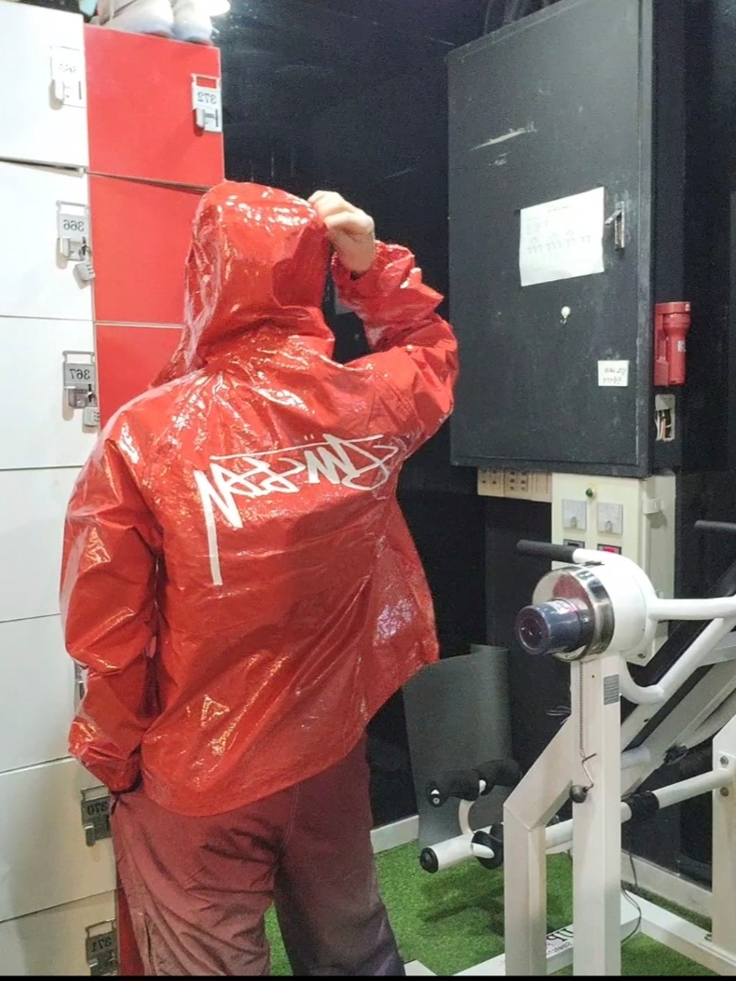 Stussy Beach Shell Coated Ripstop Red, Supreme x Nike Ripstop Track Pants Multicolor - 24SS 착용 스타일 - 3