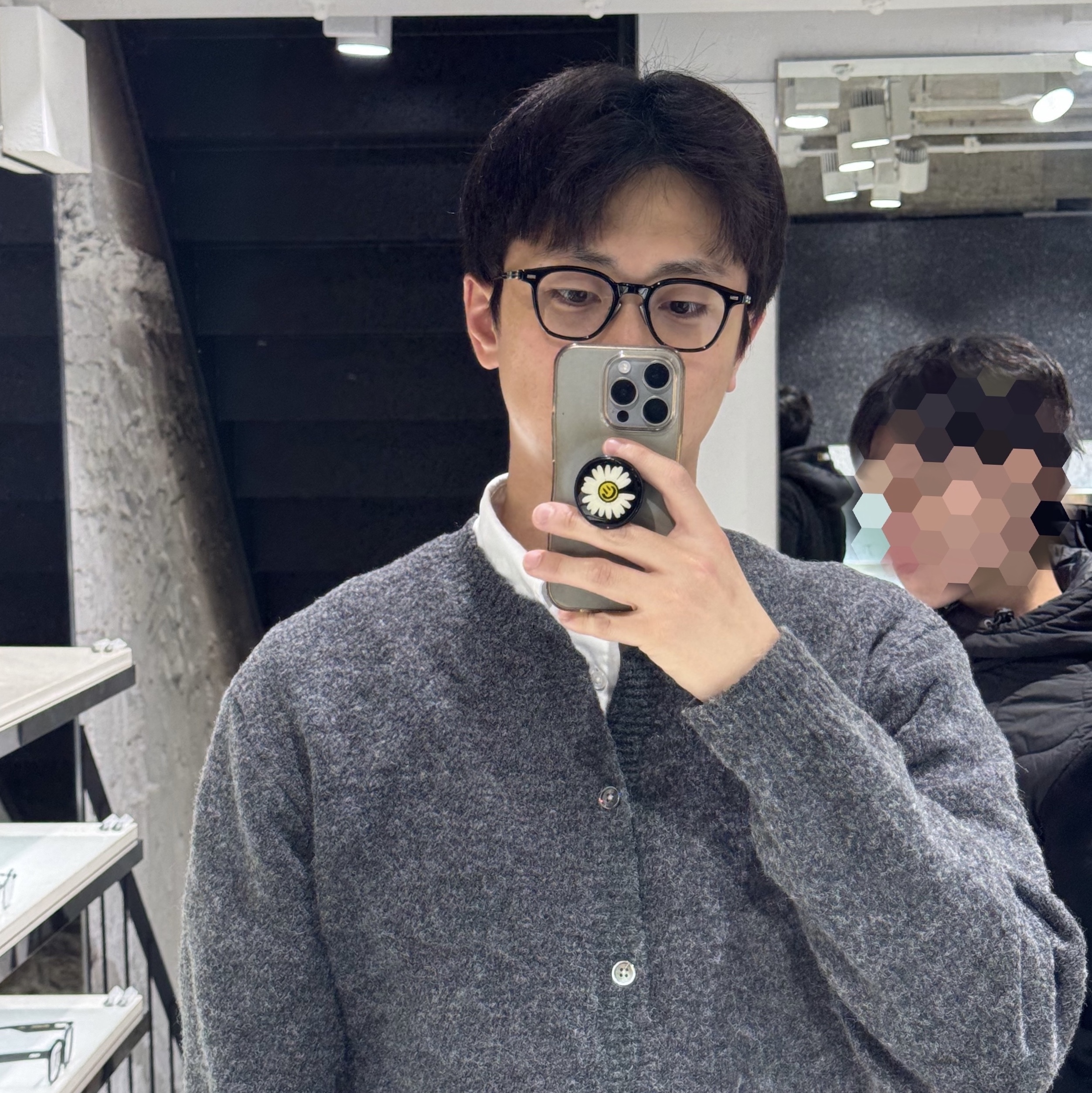 Gentle Monster Zin 01 Black, Peaceminusone Phone Pop Up Grip #2 Black 착용 스타일