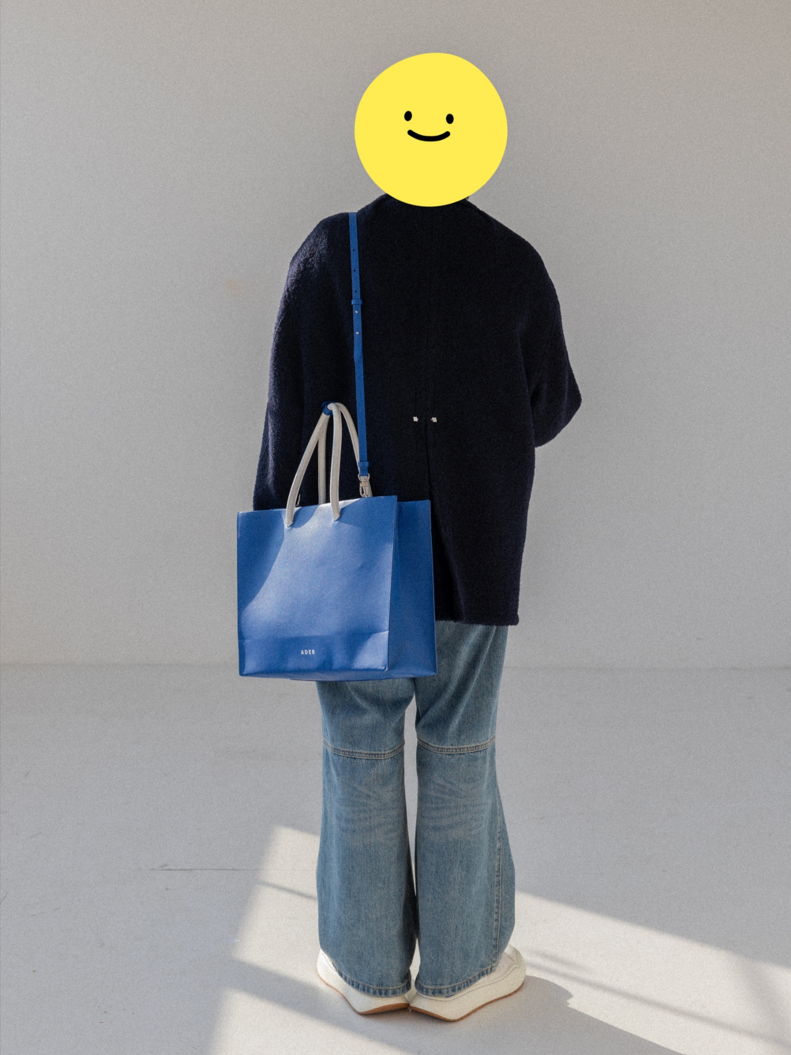 Ader Error Wide Shopper Bag Z-Blue, Ader Error Log; Canv White 착용 스타일 - 4