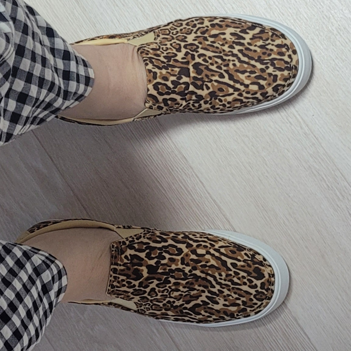 Nike Court Legacy Slip-On Leopard 착용 스타일