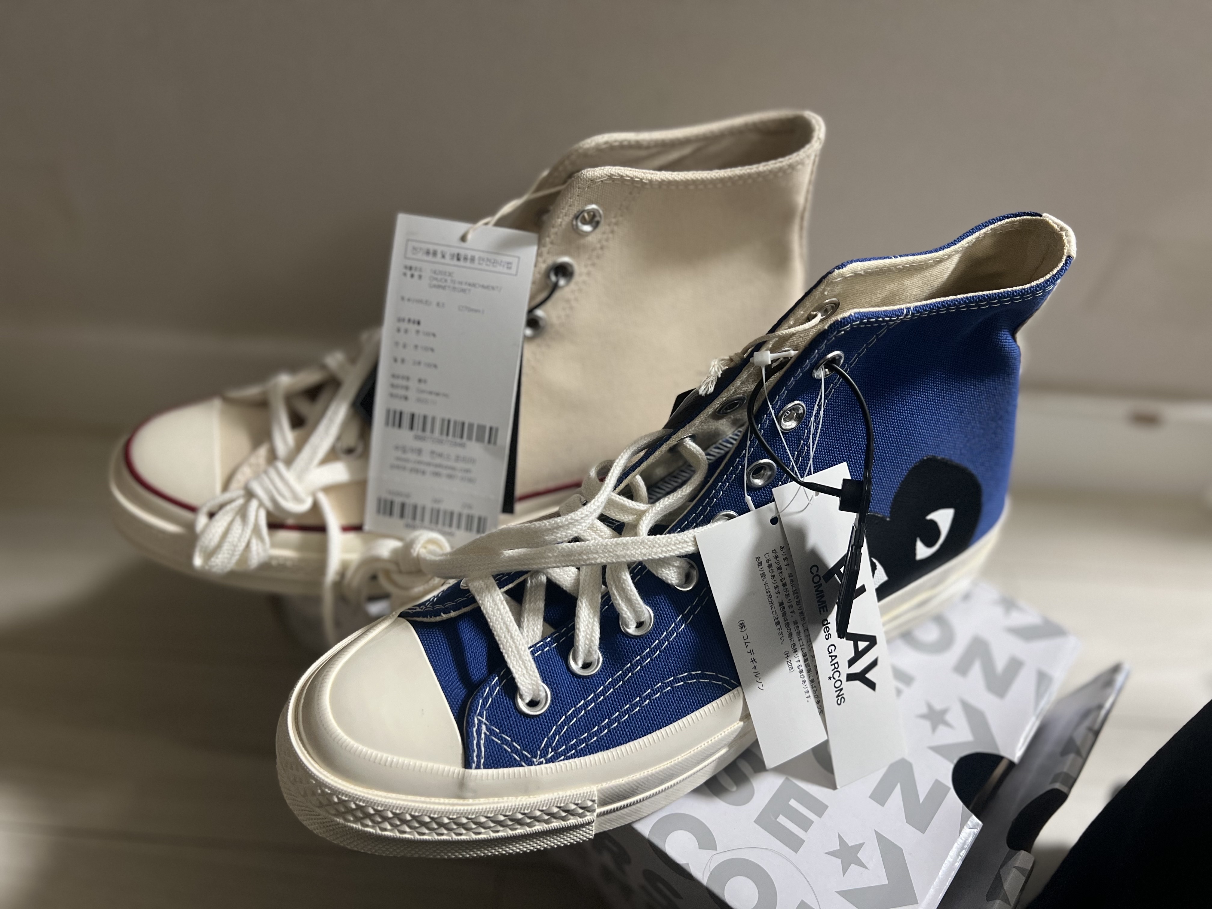 Converse x Play Comme des Garcons Chuck 70 Hi Blue Quartz, Converse Chuck 70 High Parchment 착용 스타일