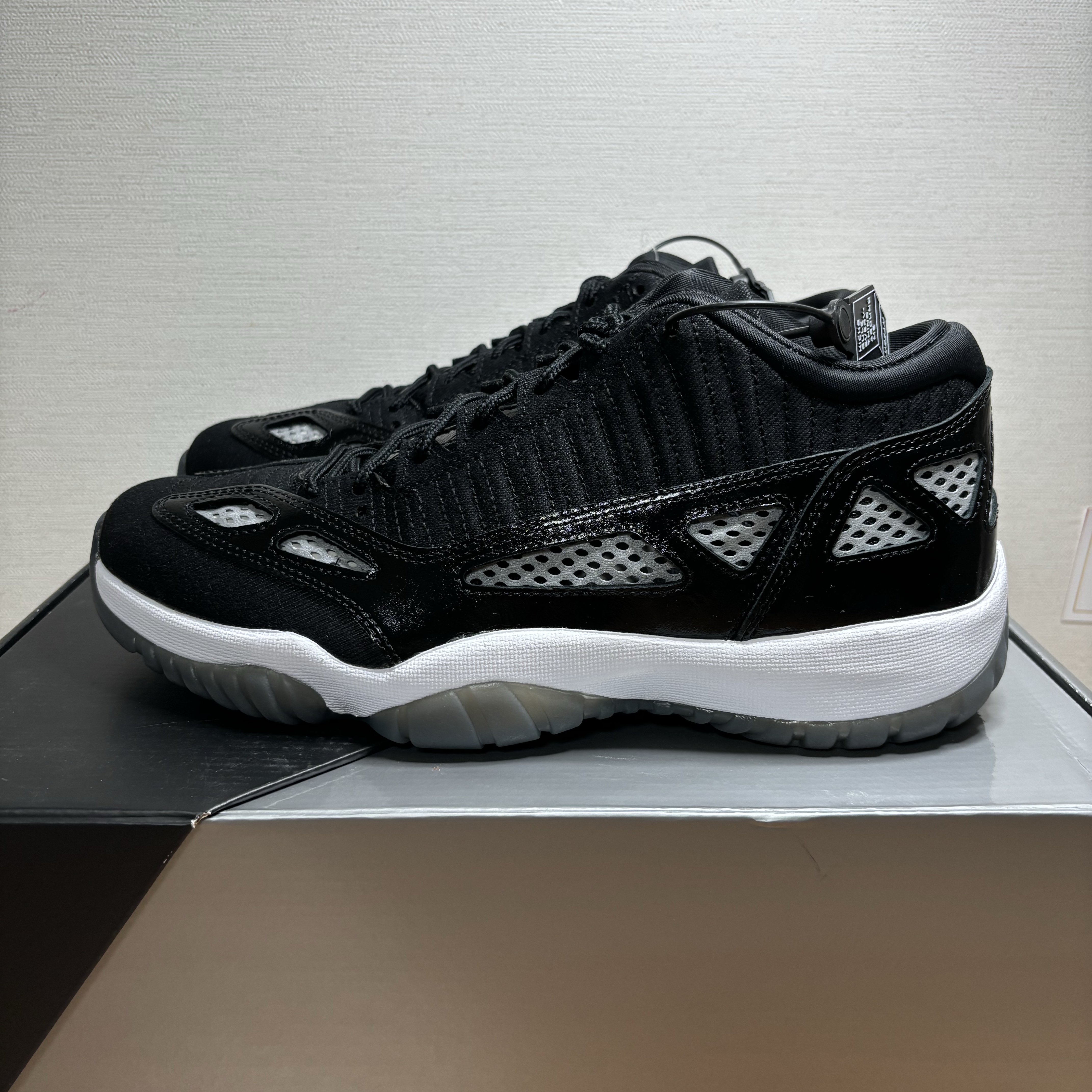 Jordan 11 Retro Low IE Craft 착용 스타일 - 1