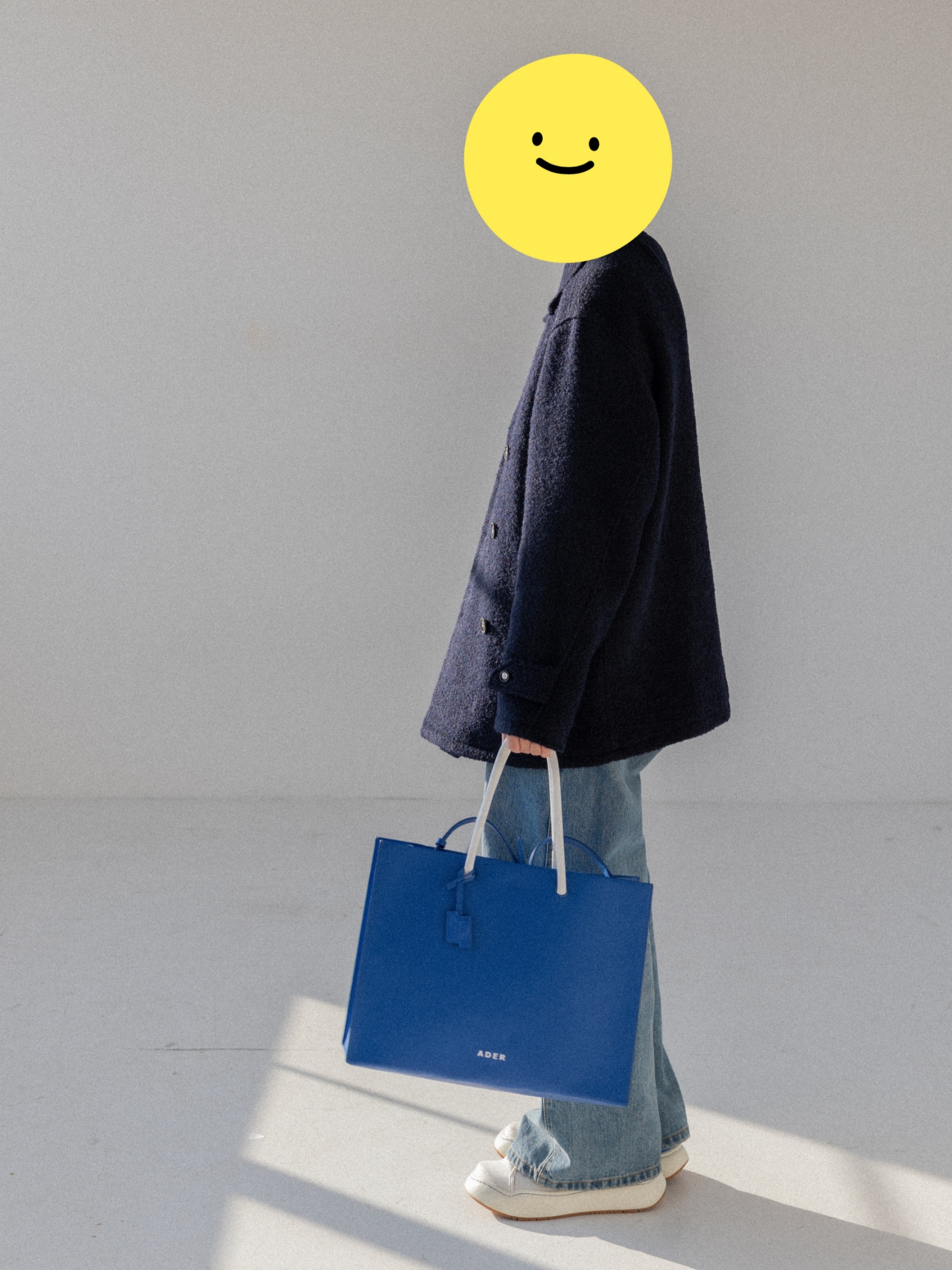 Ader Error Wide Shopper Bag Z-Blue, Ader Error Log; Canv White 착용 스타일 - 2